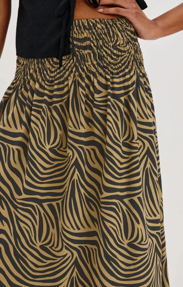 Button Details casual finish Alessa Skirt