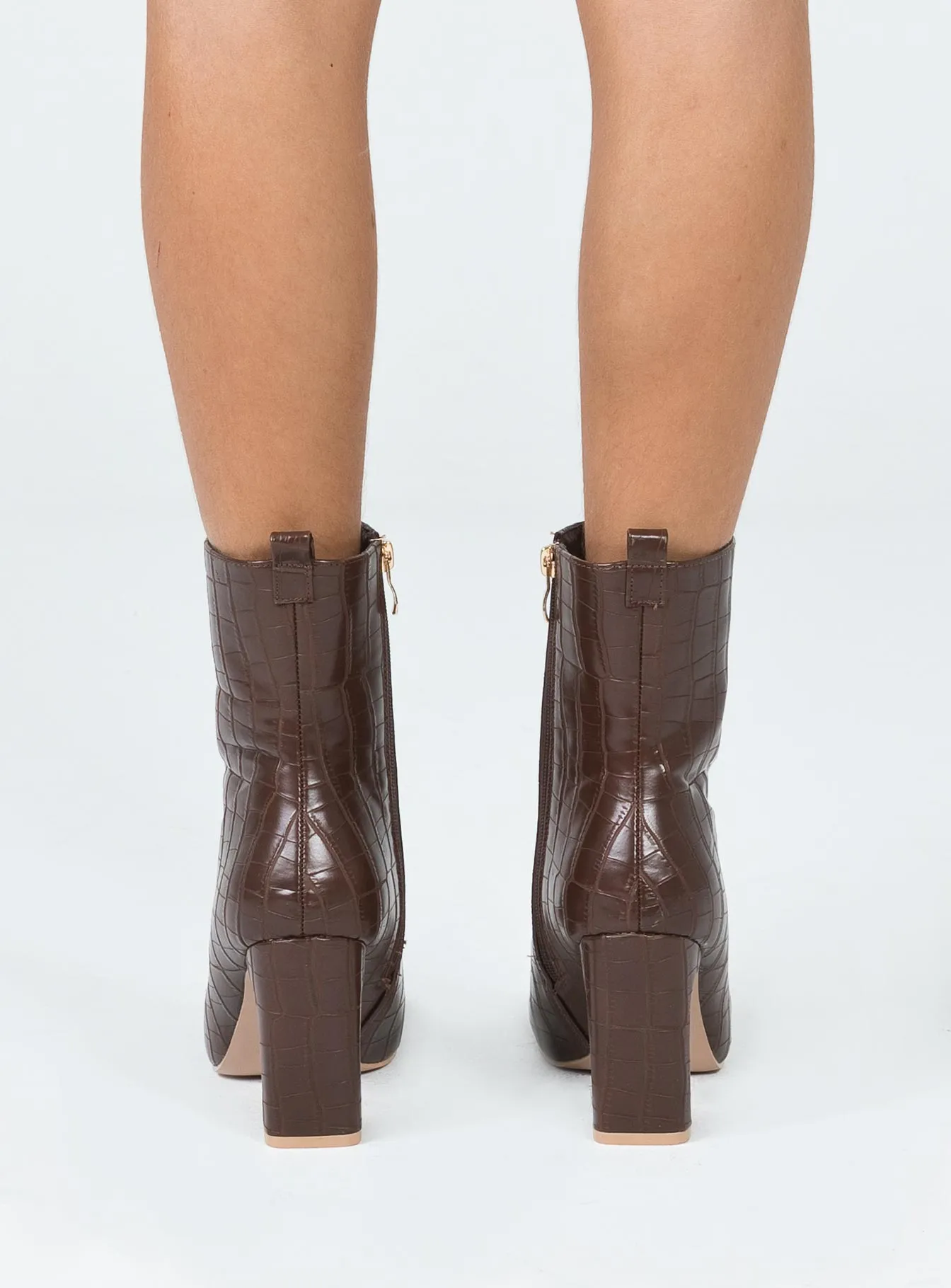 Thriller Boots Brown Croc Traction pattern