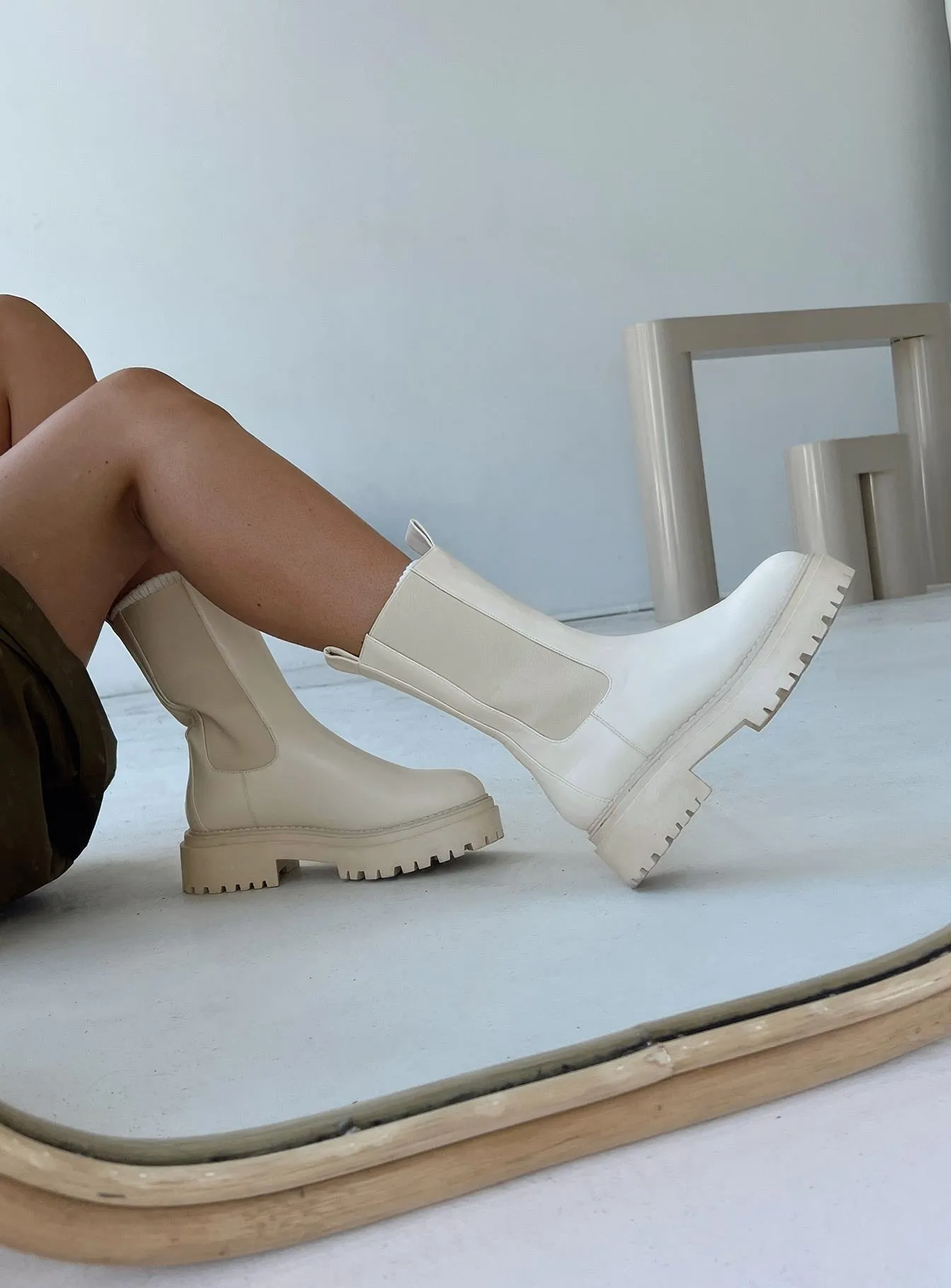 urban scene Baker Boots Vanilla