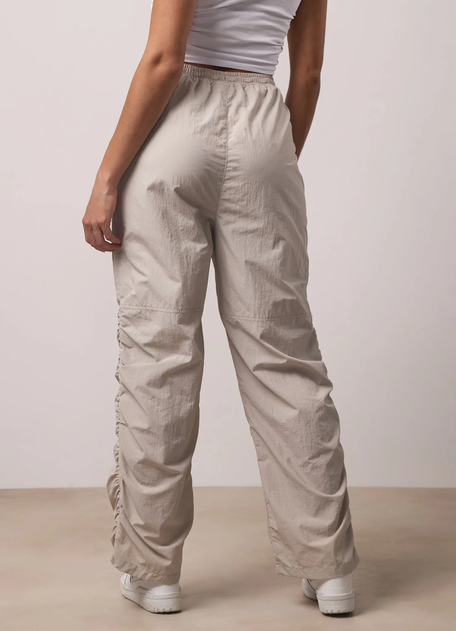 Gym King Ruched Woven Cargo Trouser - Light Stone Durable Weave Flexible Seam