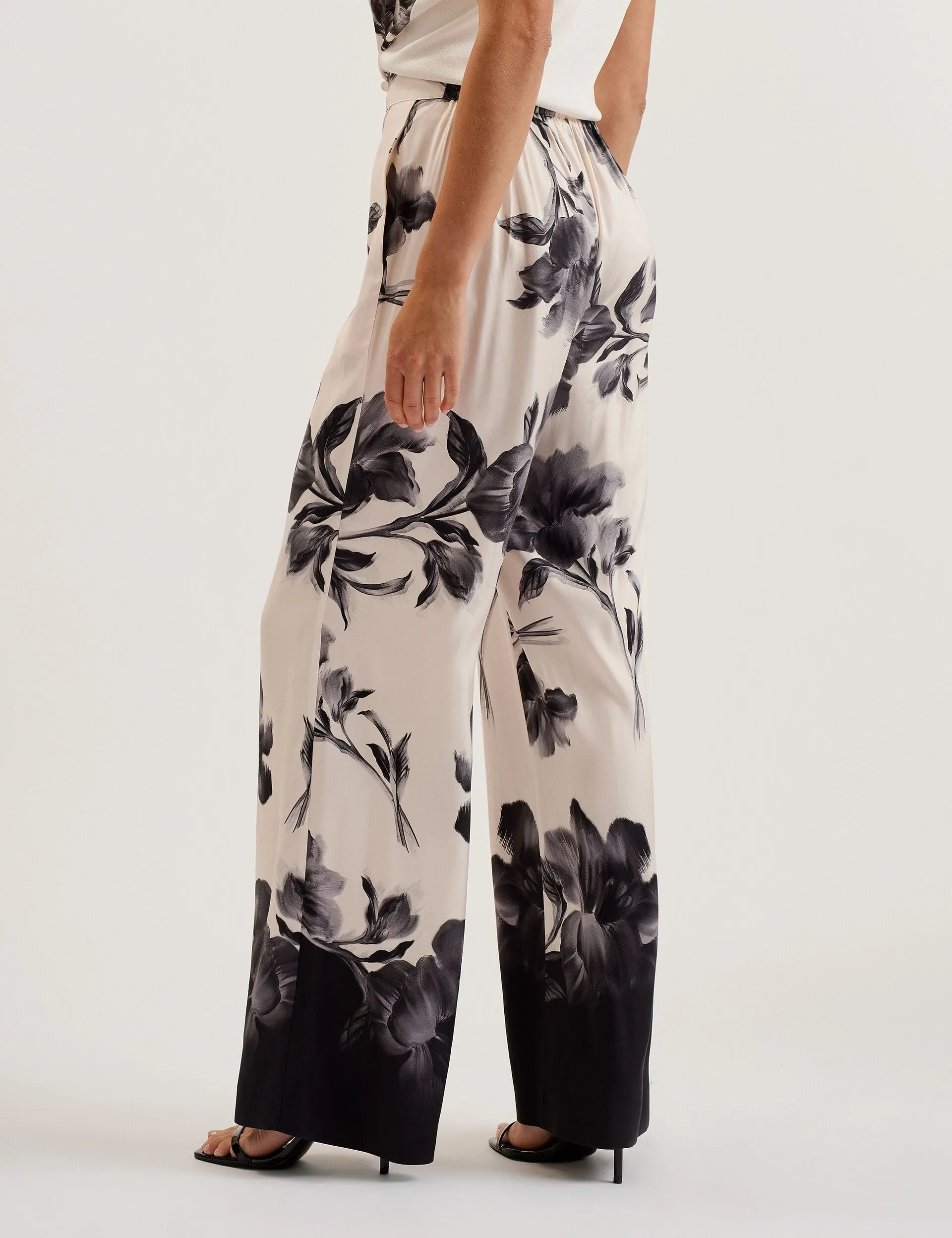 FourWay Stretch SoftenedEdges AWYNA | BLACK