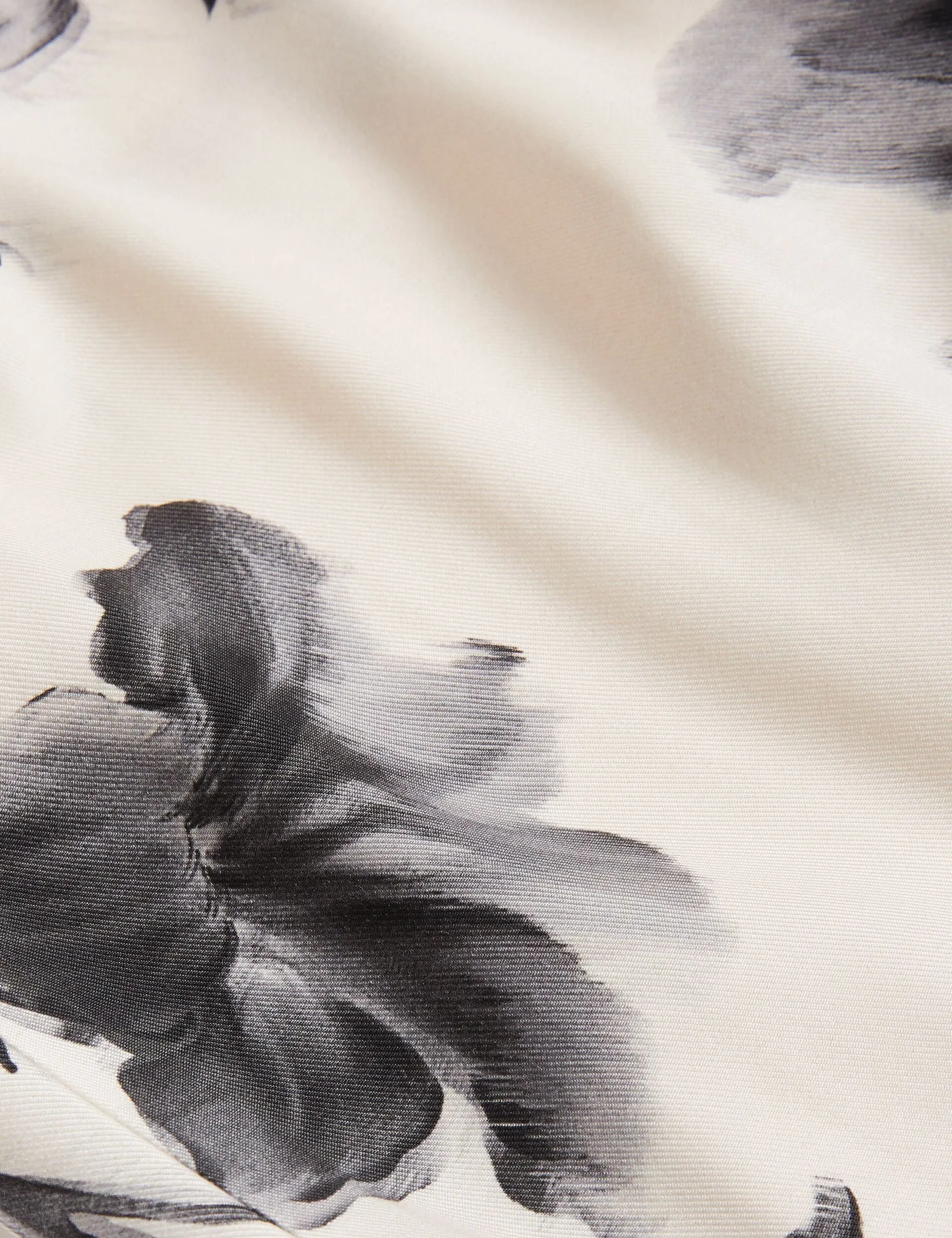 AWYNA | BLACK Activewear Clothing WeightlessLayeringPiece