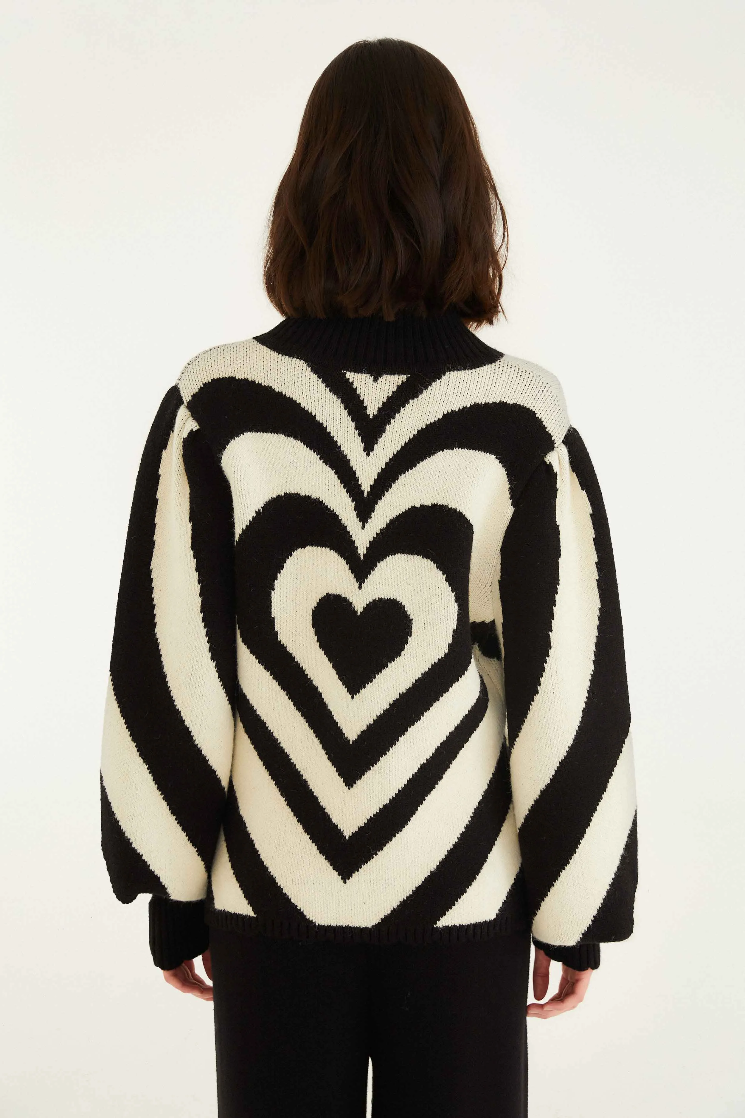 Simple Outfit Gentle Fabric Black And White Heart Gradient Knit Sweater