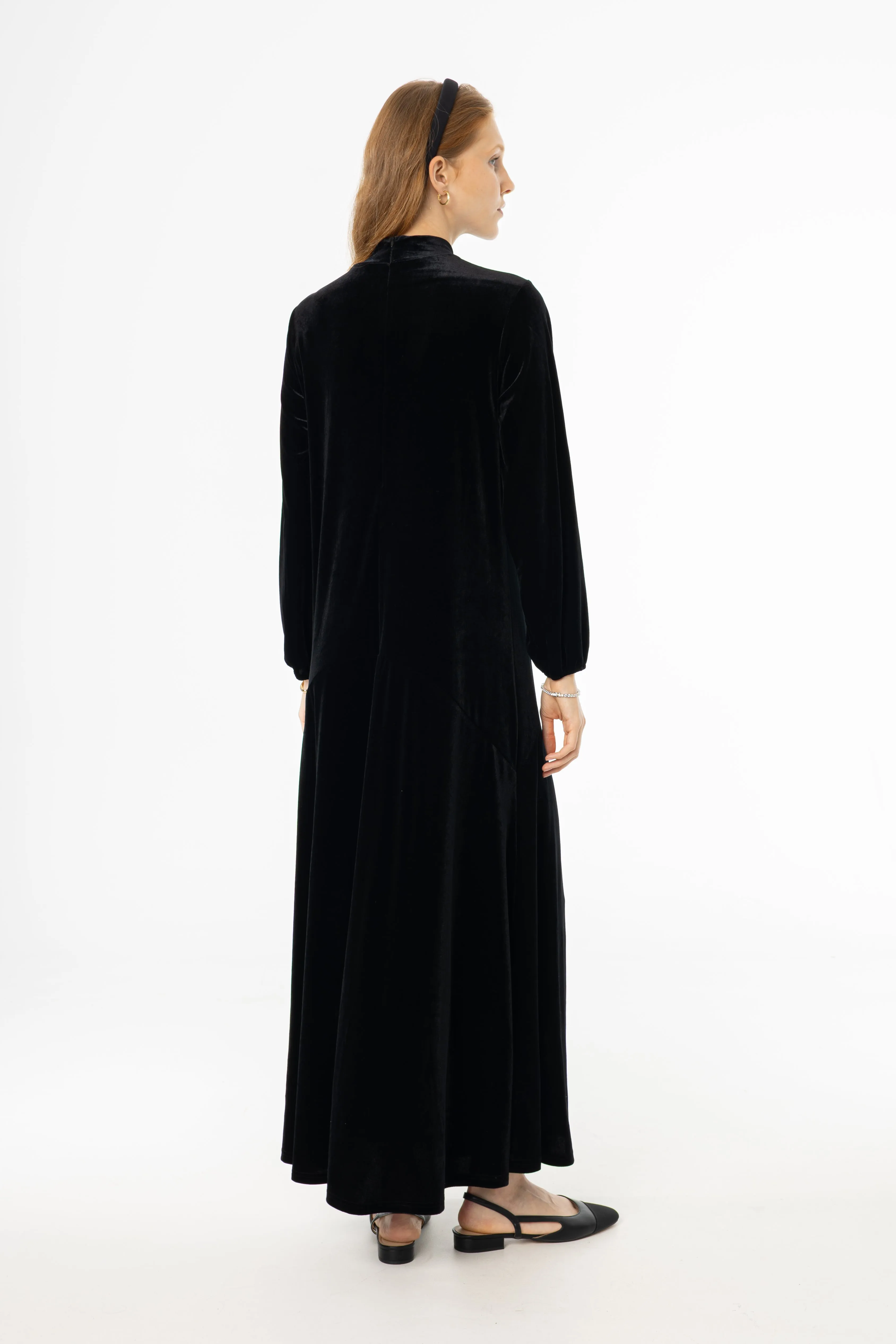 Open-back Slim Form Black Flared Hem Velvet Maxi Dress