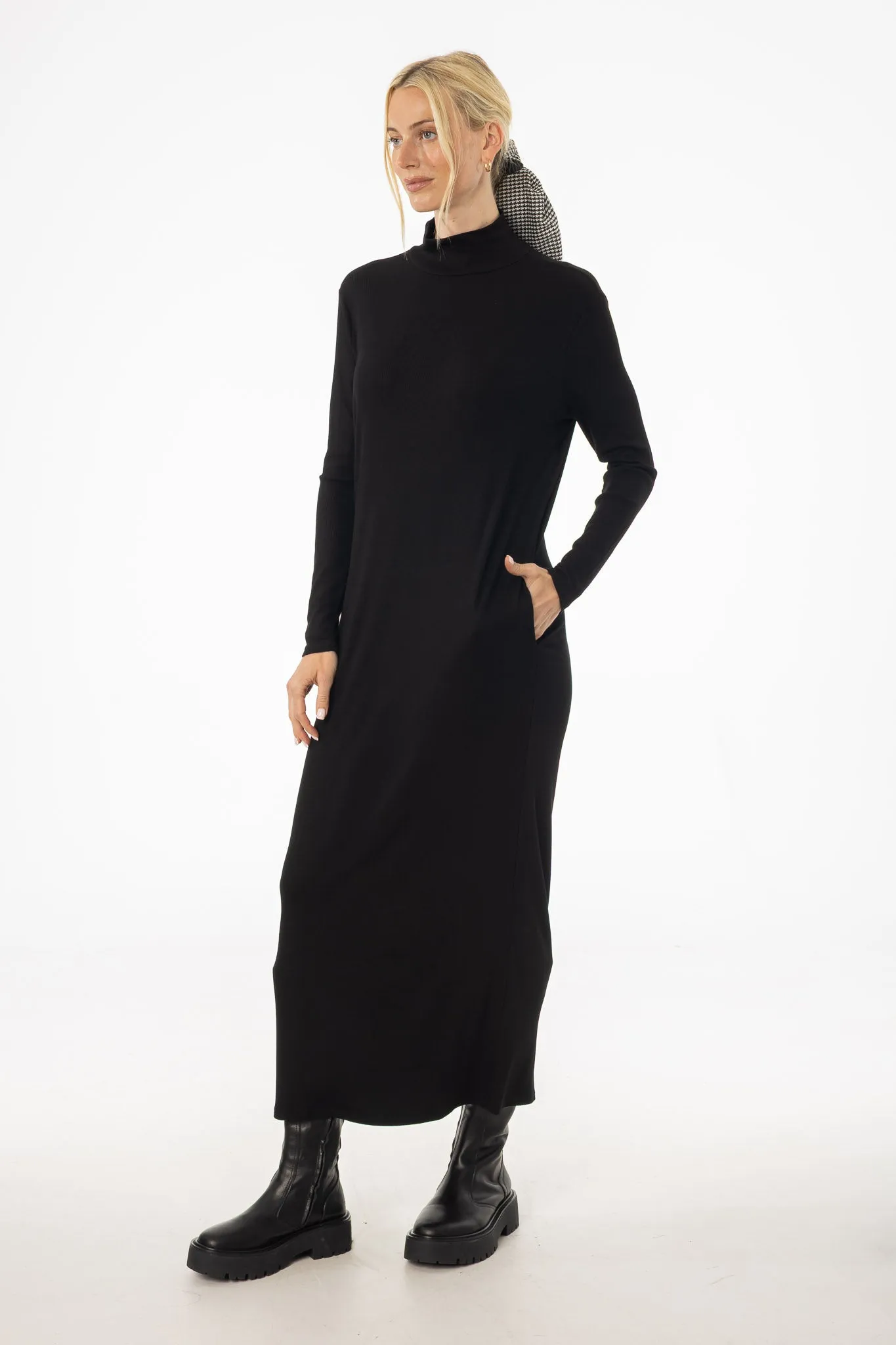 Black Turtleneck Basic Maxi Happy Scent Blue Sky