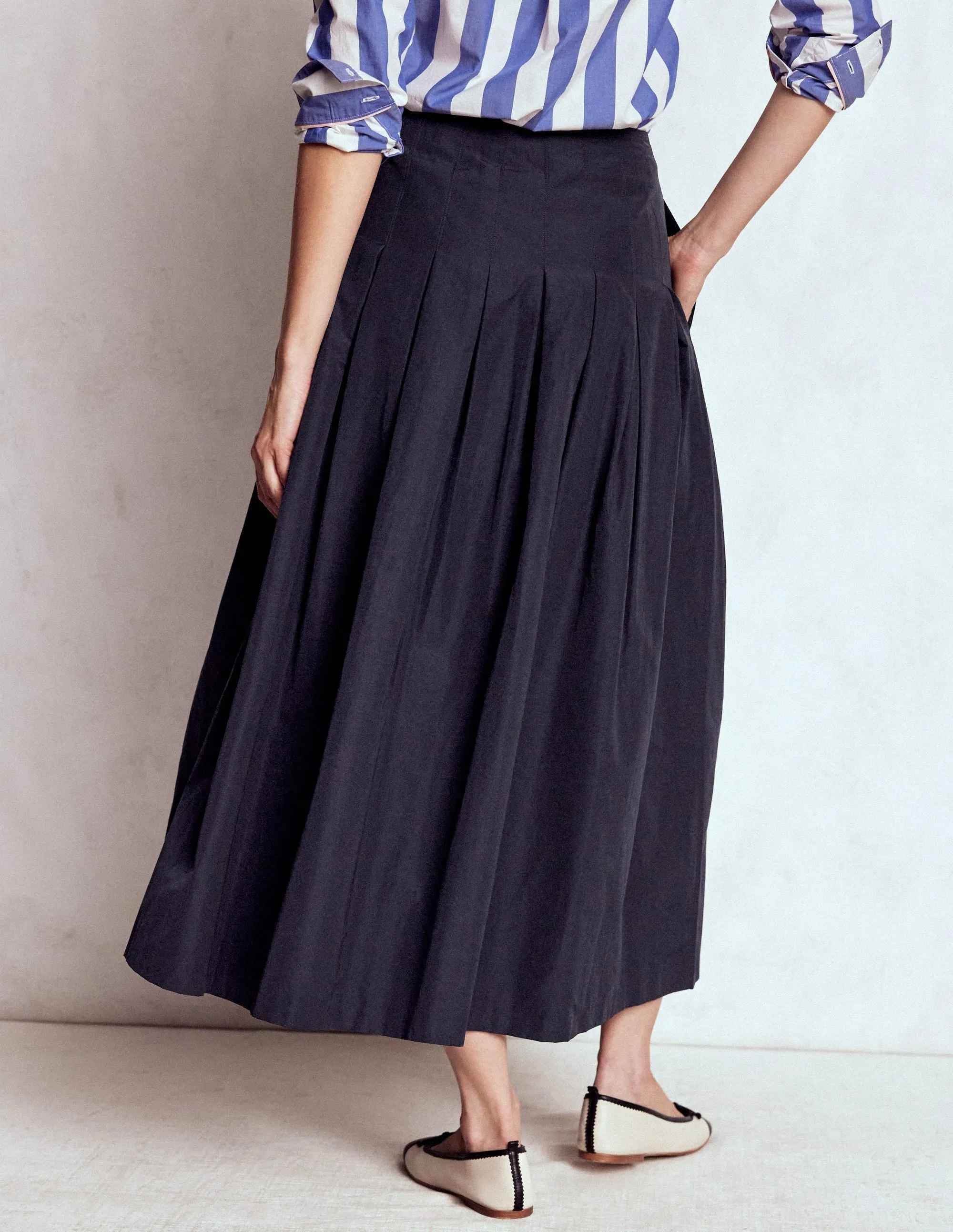 Outfit Diary Valentina Taffeta Midi Skirt-Navy