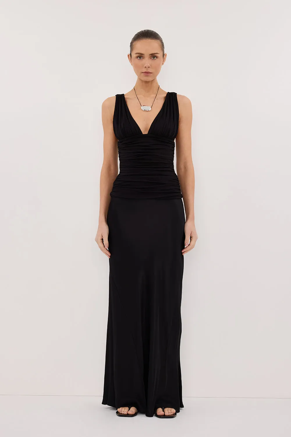 MultiDirectional Elasticity MAGNOLIA BLACK SLEEVELESS RUCHED TOP