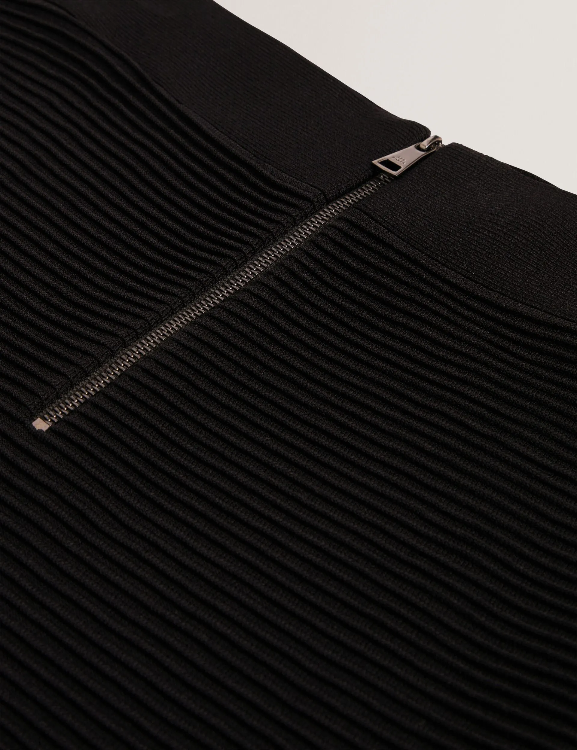 CAIRIE | BLACK Minimalist Chic Leather Look