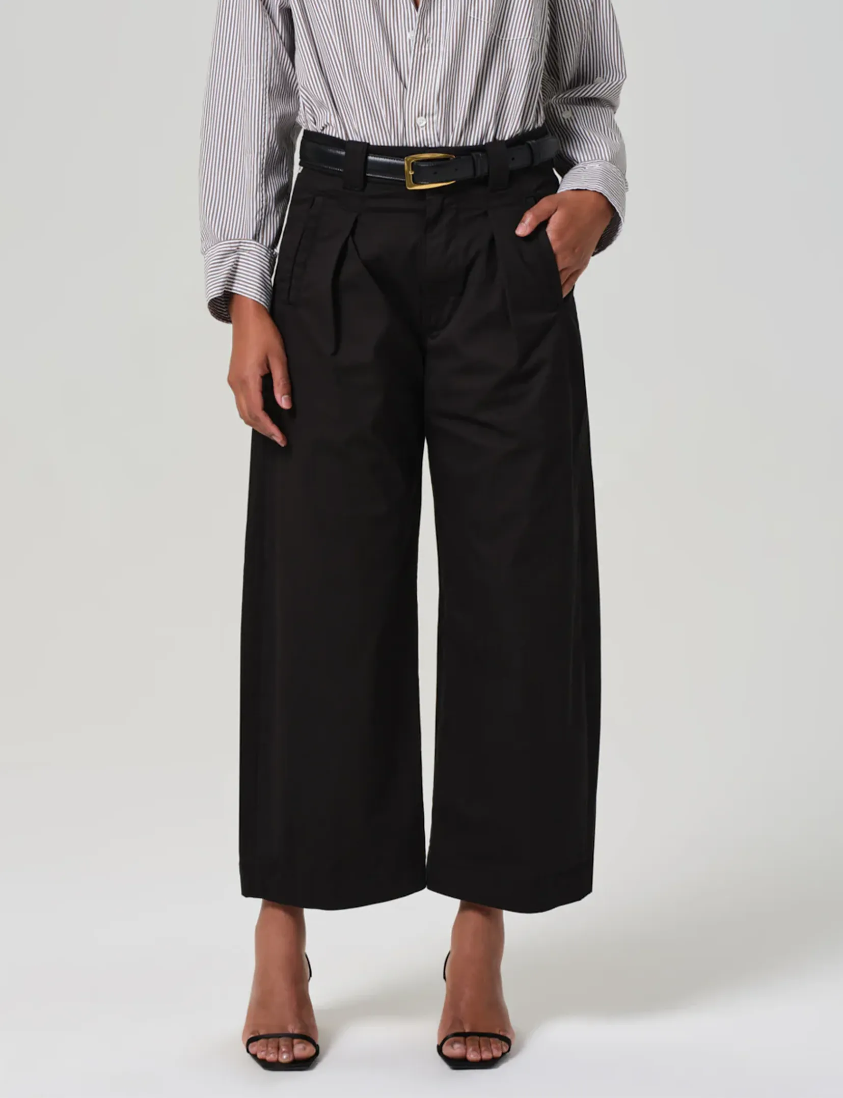 Body-Hugging Fit Cara Cropped Twill Trouser, Black