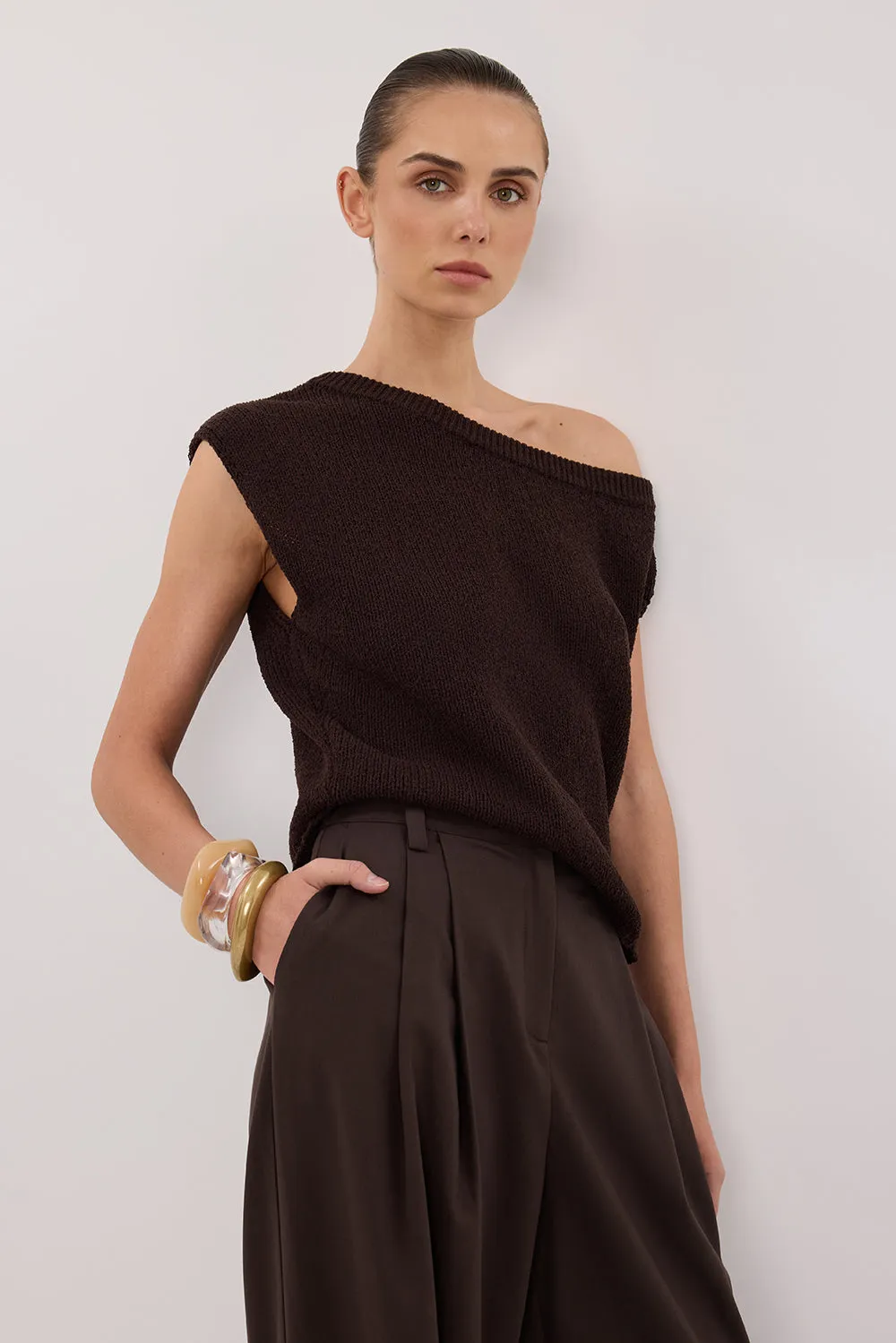 Timeless Basic KERRY CHOC ASYM KNIT TOP