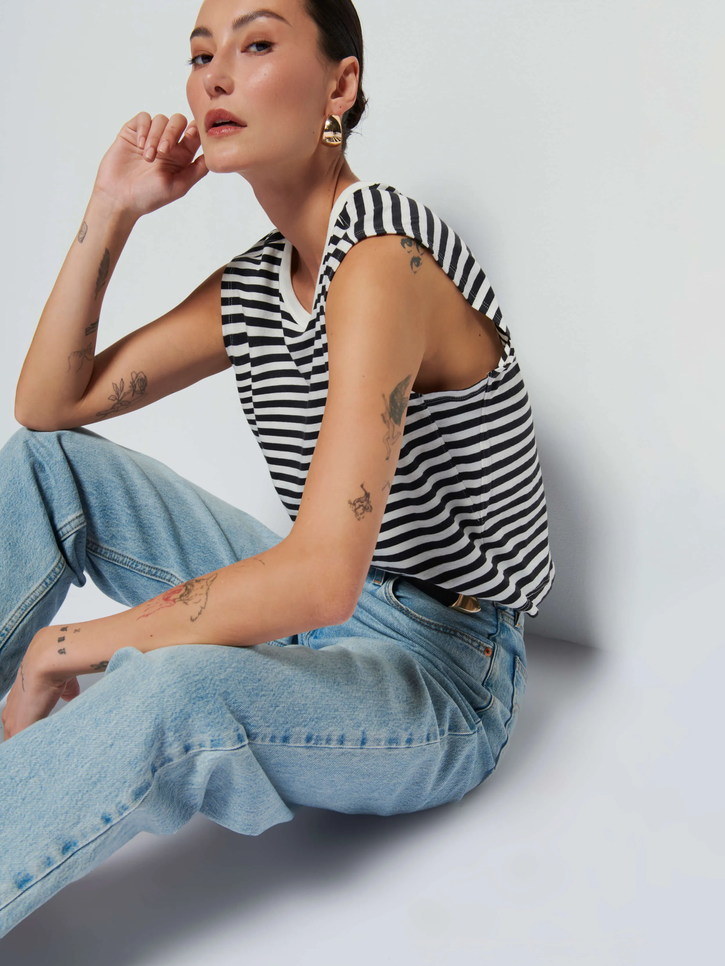 Non Fading Material Perfect Wear Collins Tank