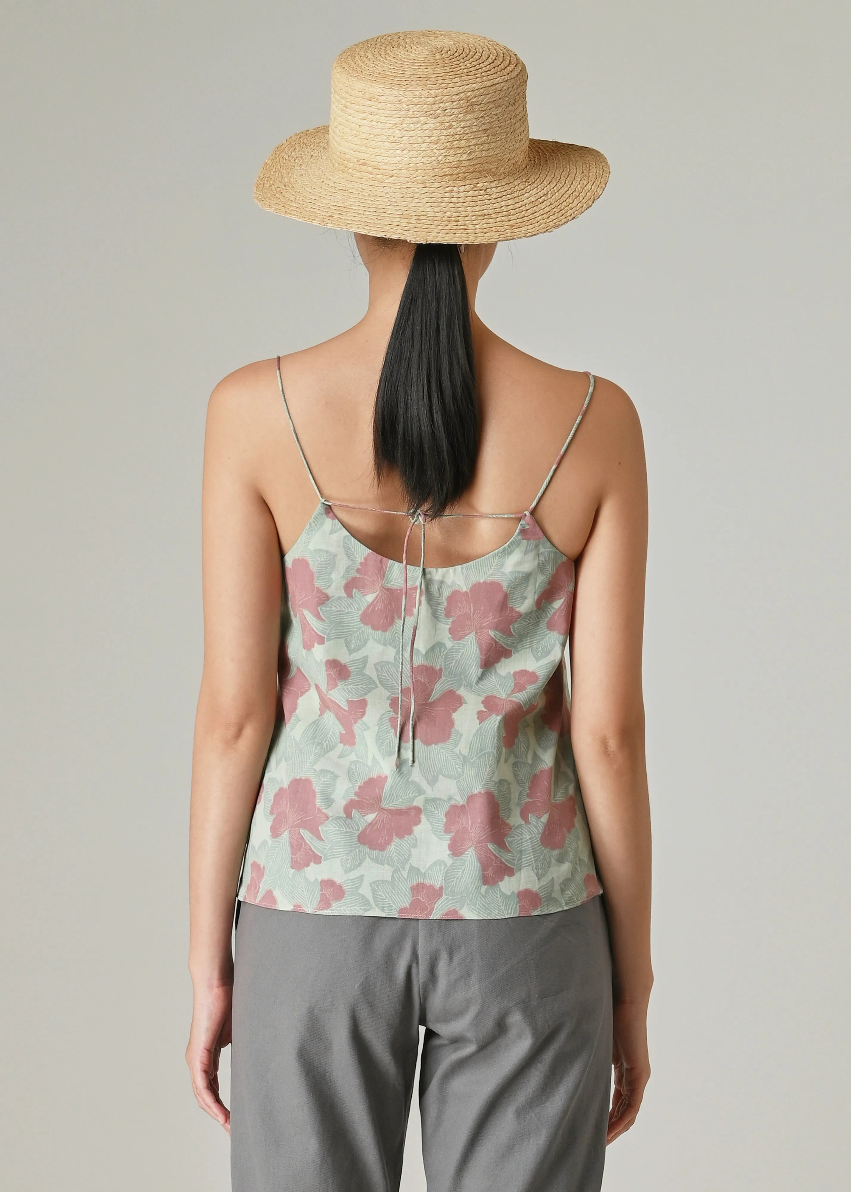 Smile Ease CLEMATIS - HIDDEN GARDEN LICHEN