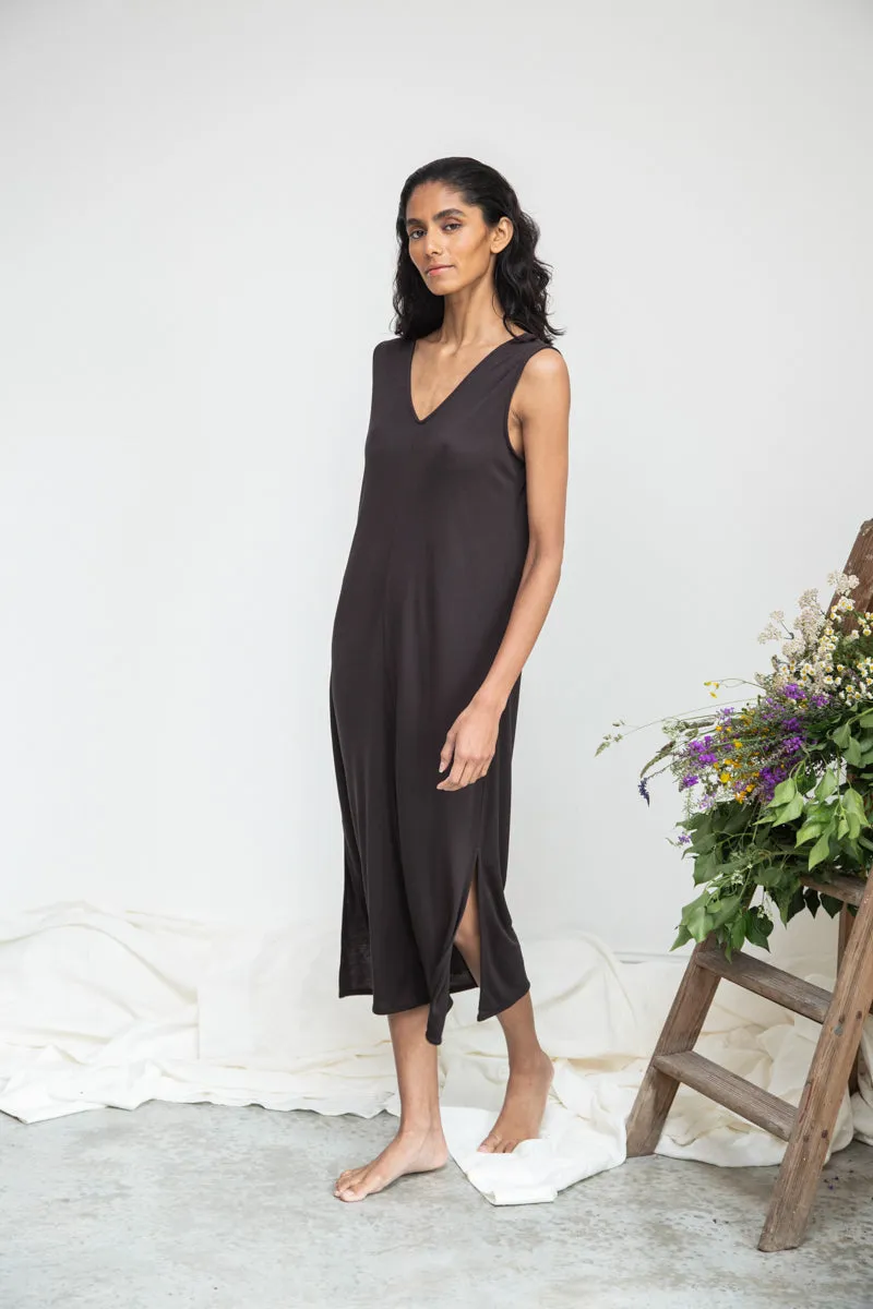 Catalina-Lou Lyocell Dress in Charcoal Scalloped-Edge Effortless Look