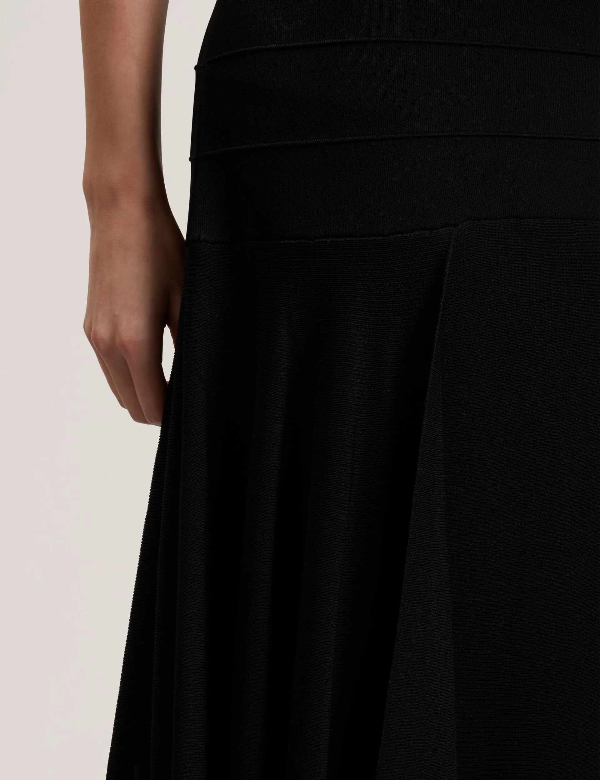 LAURRIE | BLACK Daily Fashion Minimal Vibe