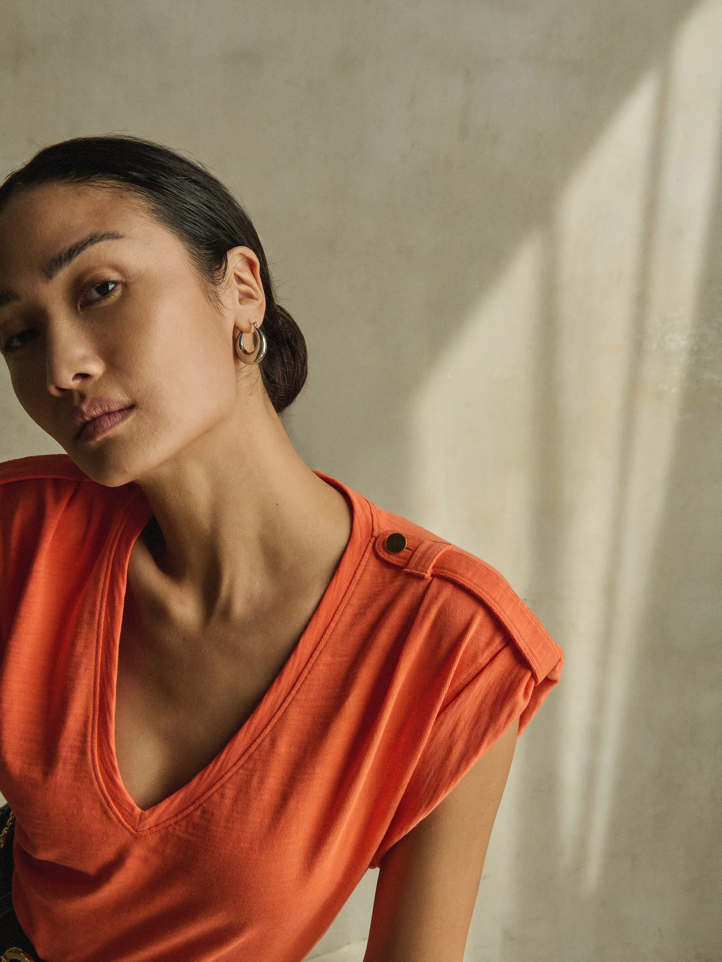 Cooper V-Neck Tank Travel Essential Relaxed Comfort Look