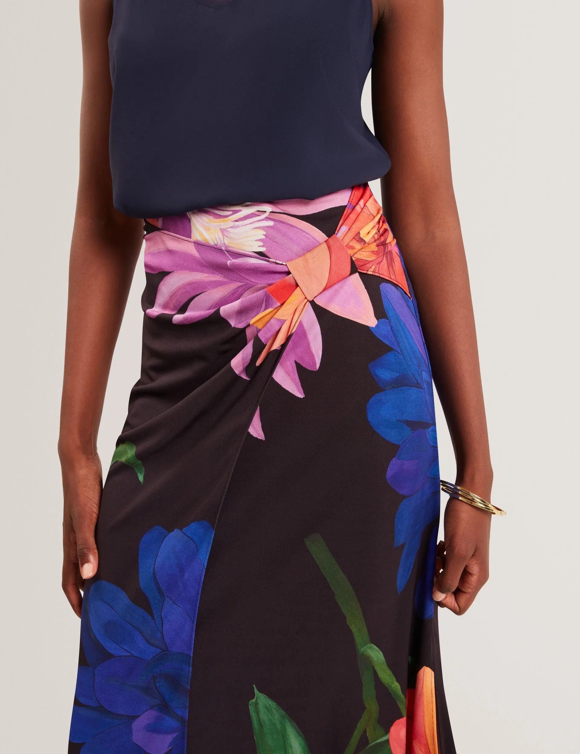 Cozy Vibes VARNIA | BLACK