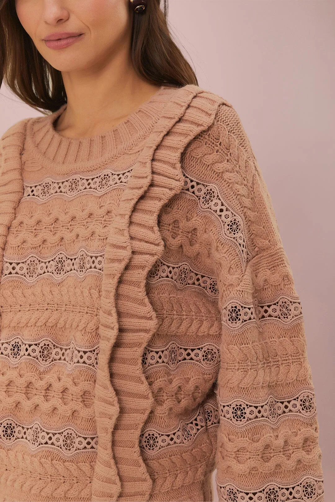 Abrasion Resistant Yarn Eco Dyeing Method Cream Wavy Ruffle Sweater