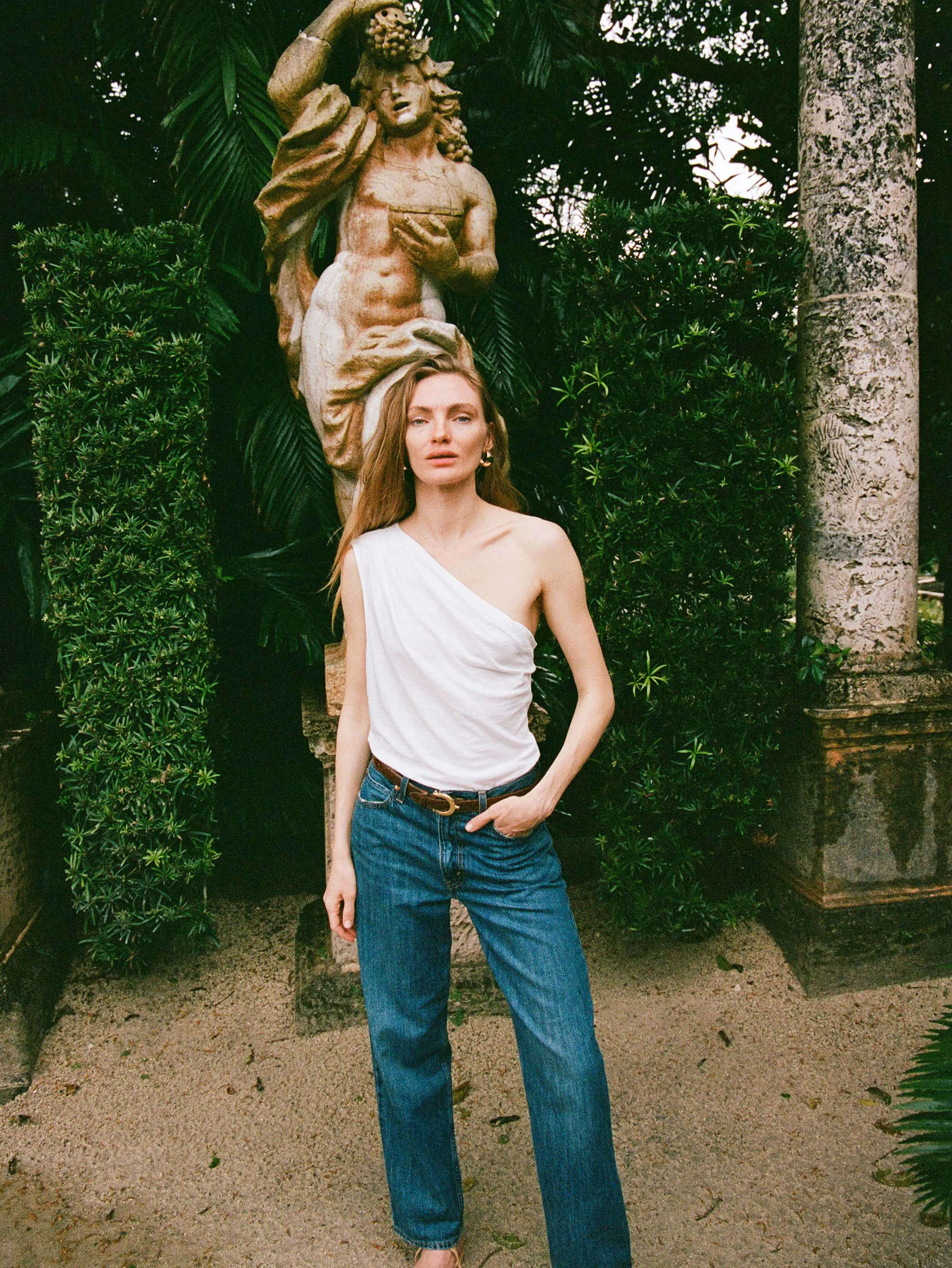 Short sleeved breeziness Emberly One Shoulder Top