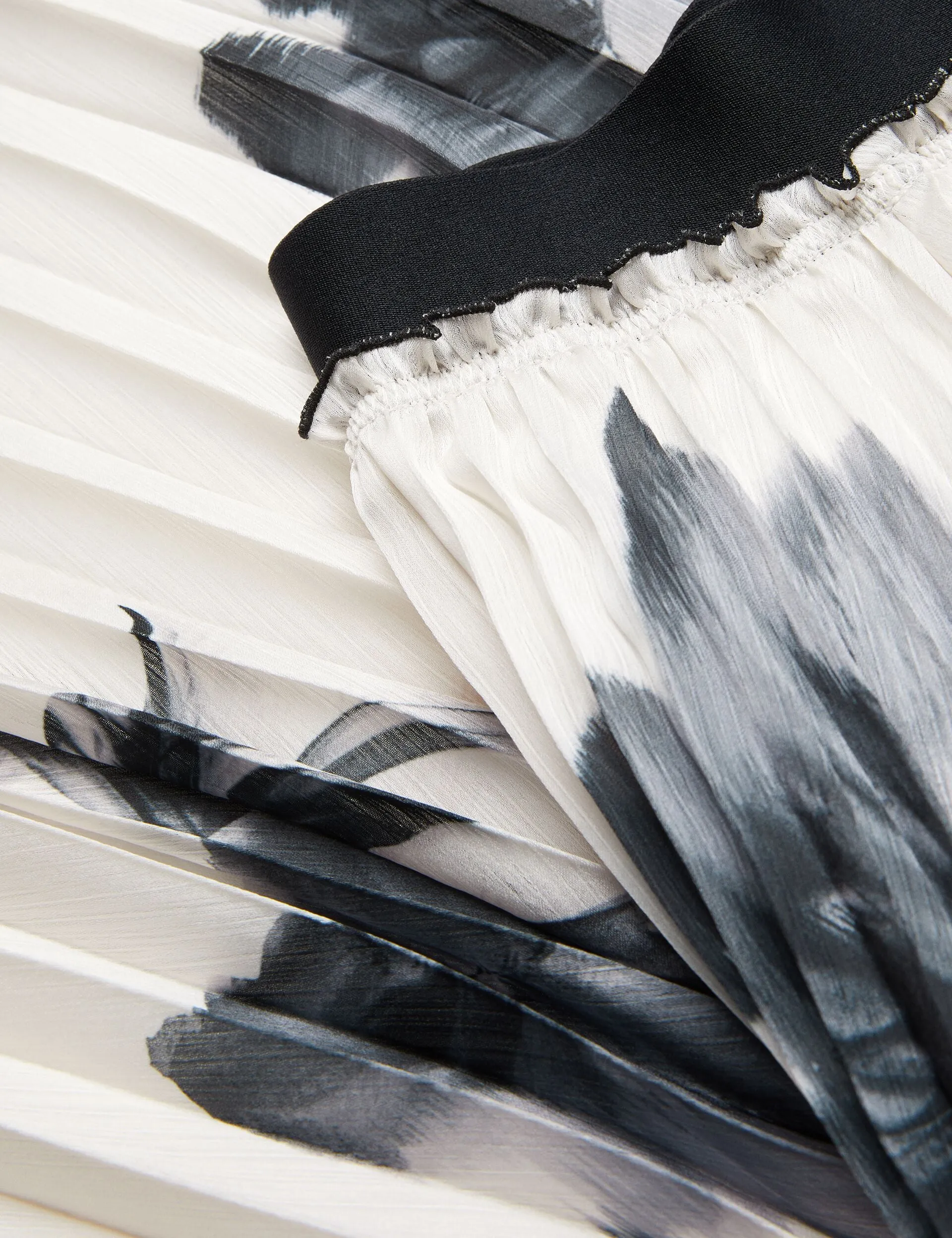 Pleated Construction EMISTA | IVORY