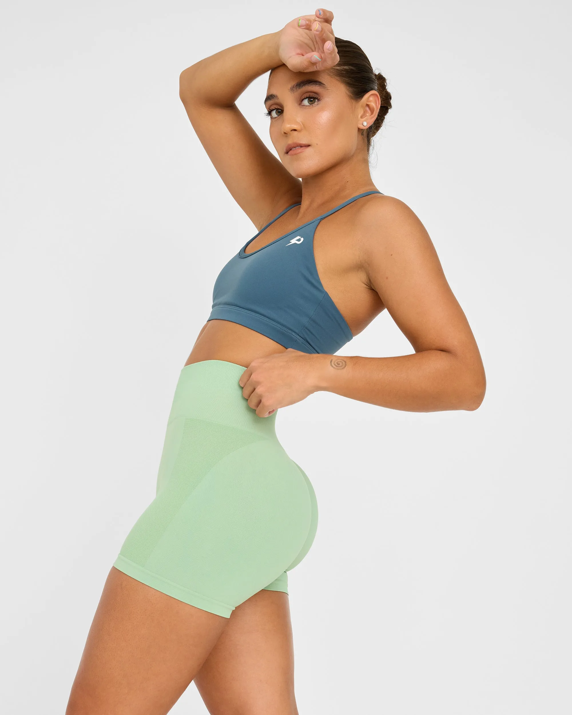 Evolve Classic Sports Bra Arch support Oversized fit seams