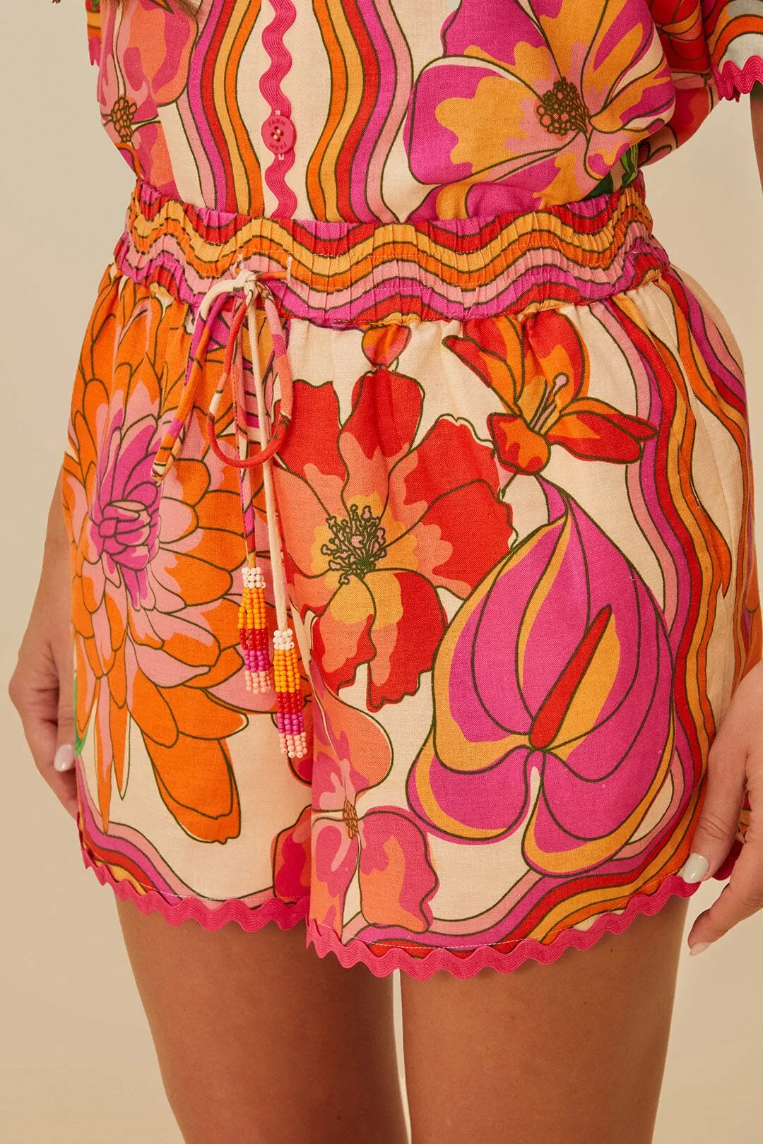 Beige Spring Affair LENZING? ECOVERO? Euroflax? Shorts Metallic accents