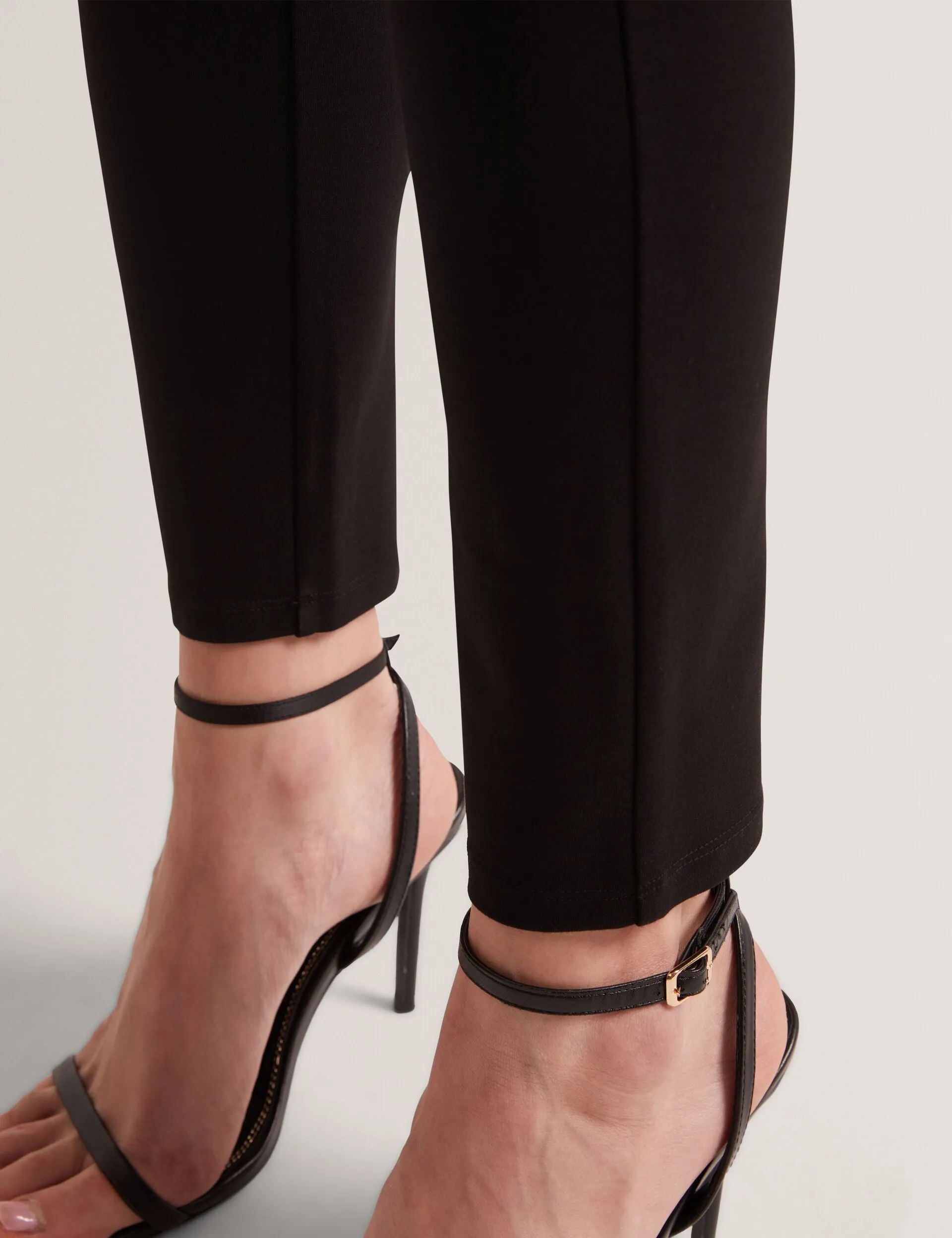 NonRestrictive Cut Casual Fit FELINDA | BLACK