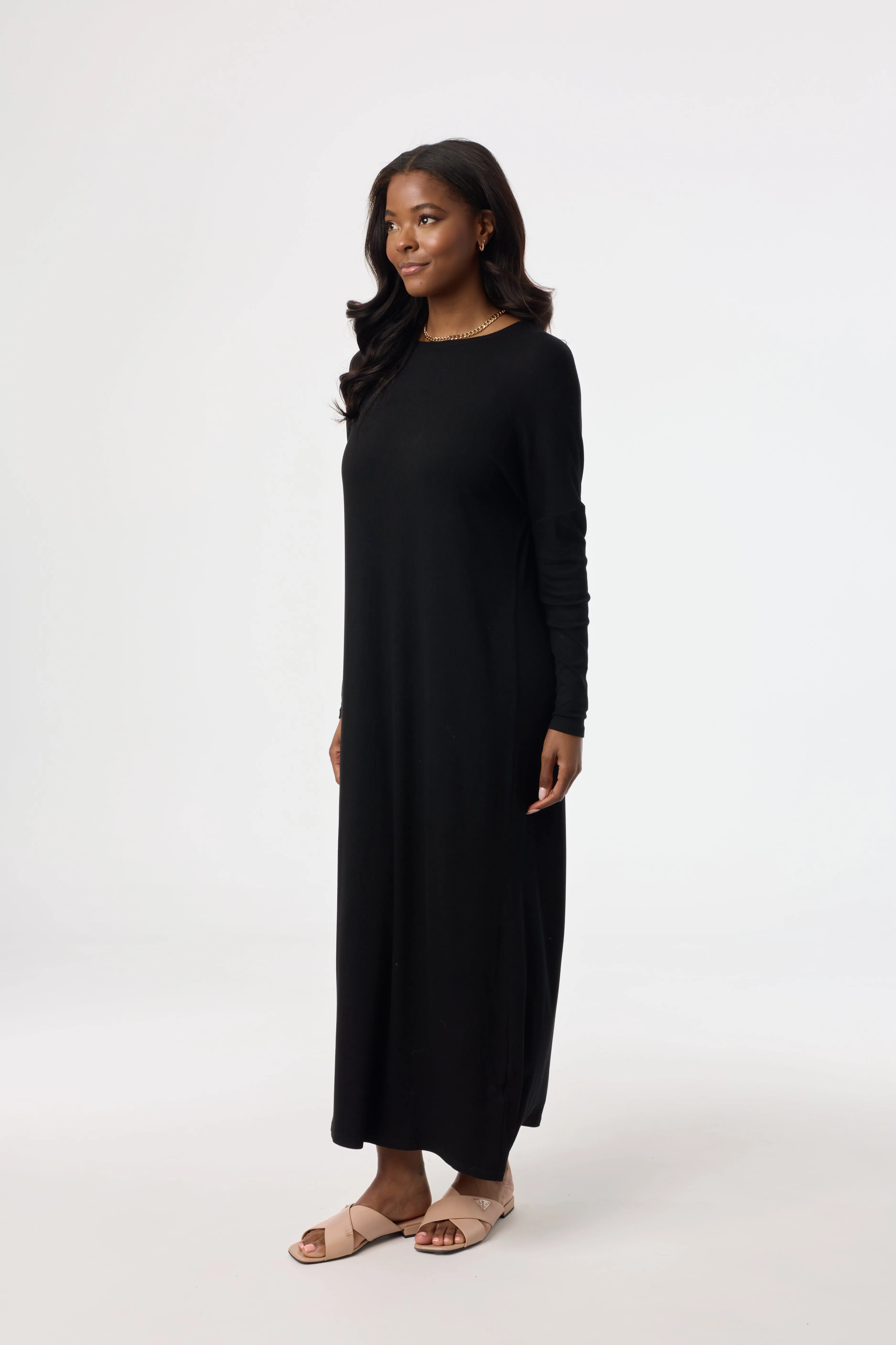 Neutral Form Black Swing Maxi