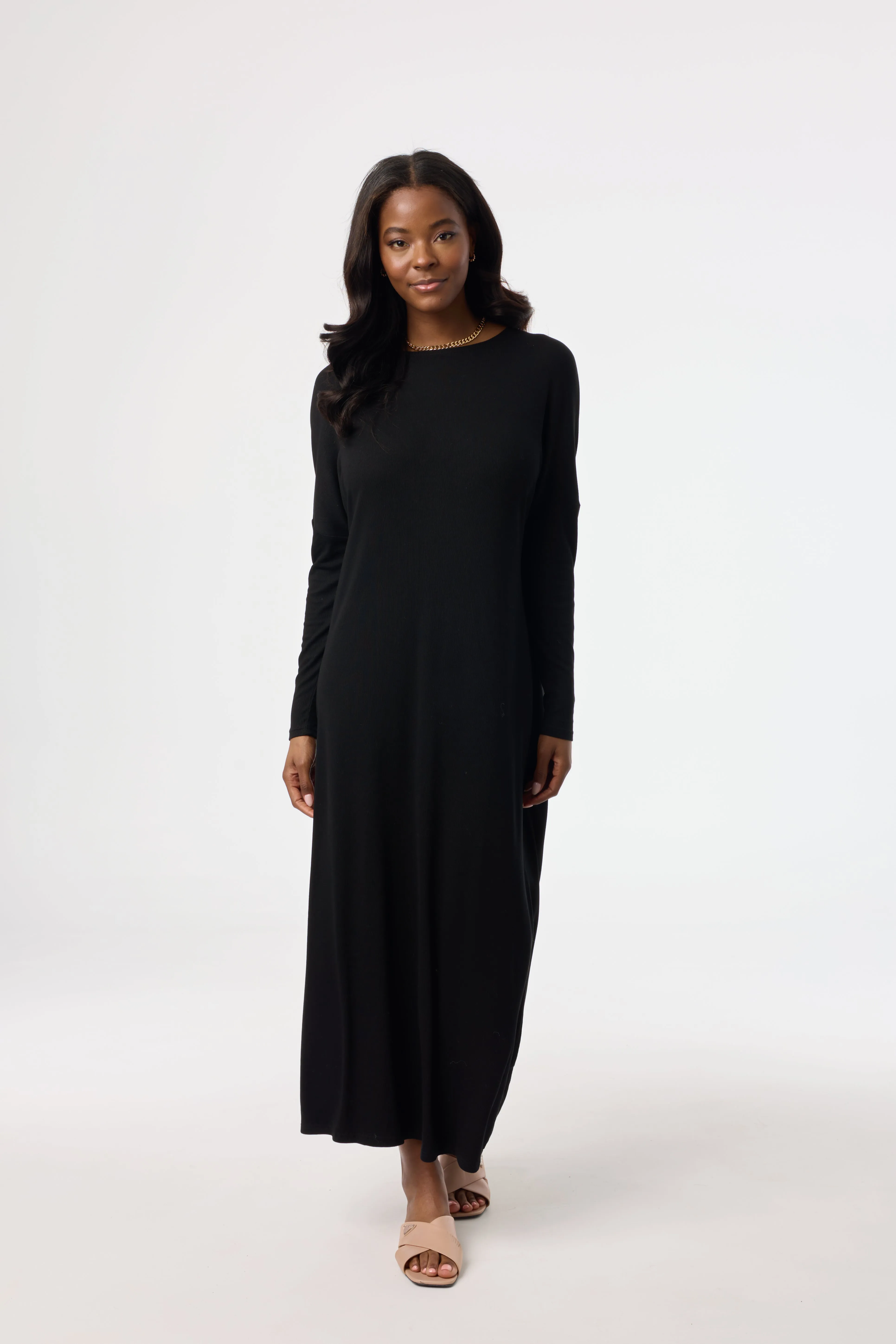 Bold Movement Playful touch Black Swing Maxi