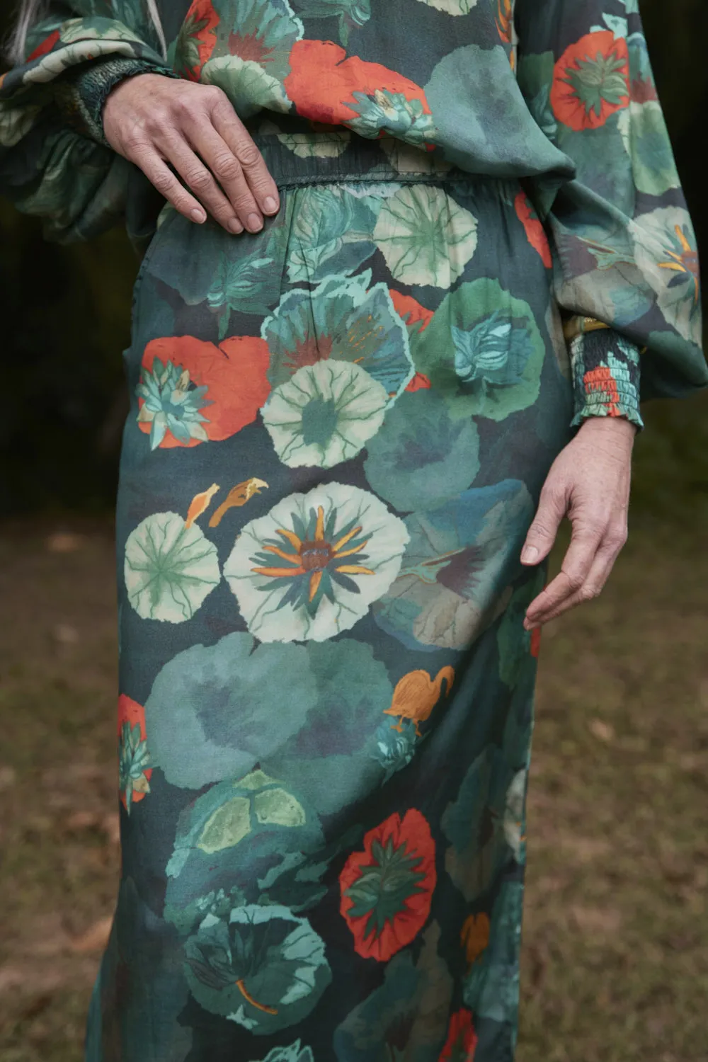 Fashion Combo Sleek Detail Ivy Column Skirt in Lotus