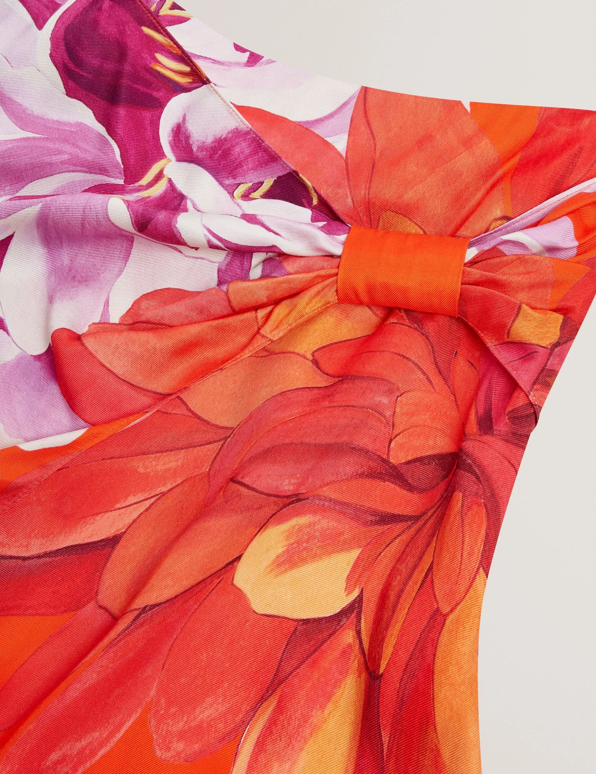 Outfit Shot NEOA | ORANGE