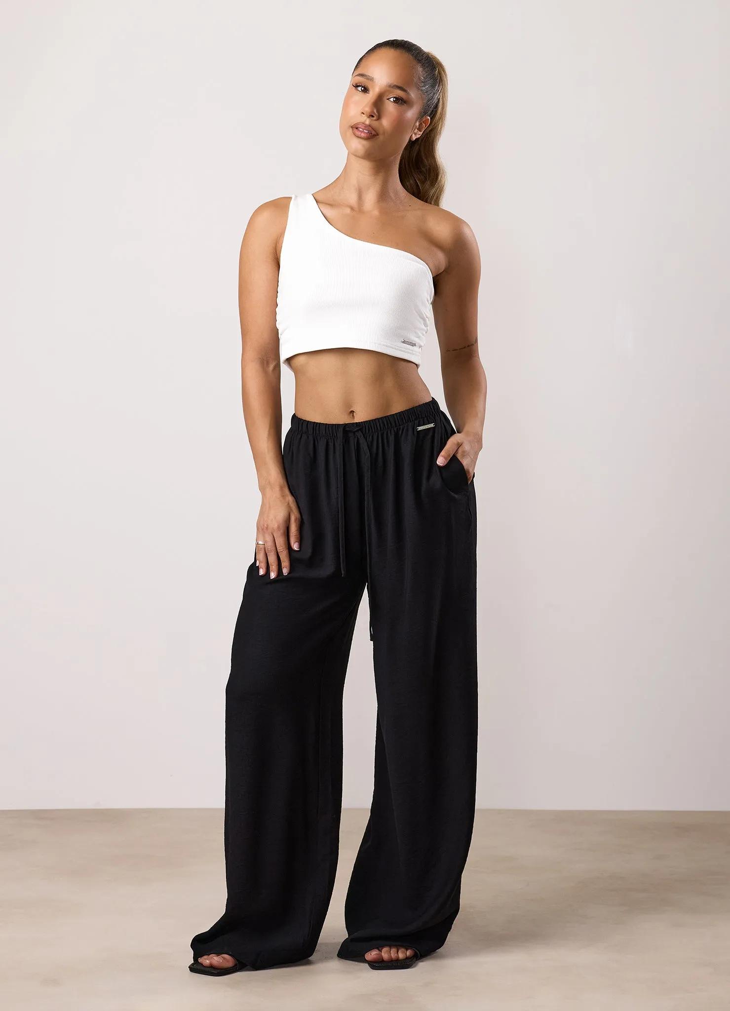 Gym King Signature Woven Trousers - Black Tight Cut