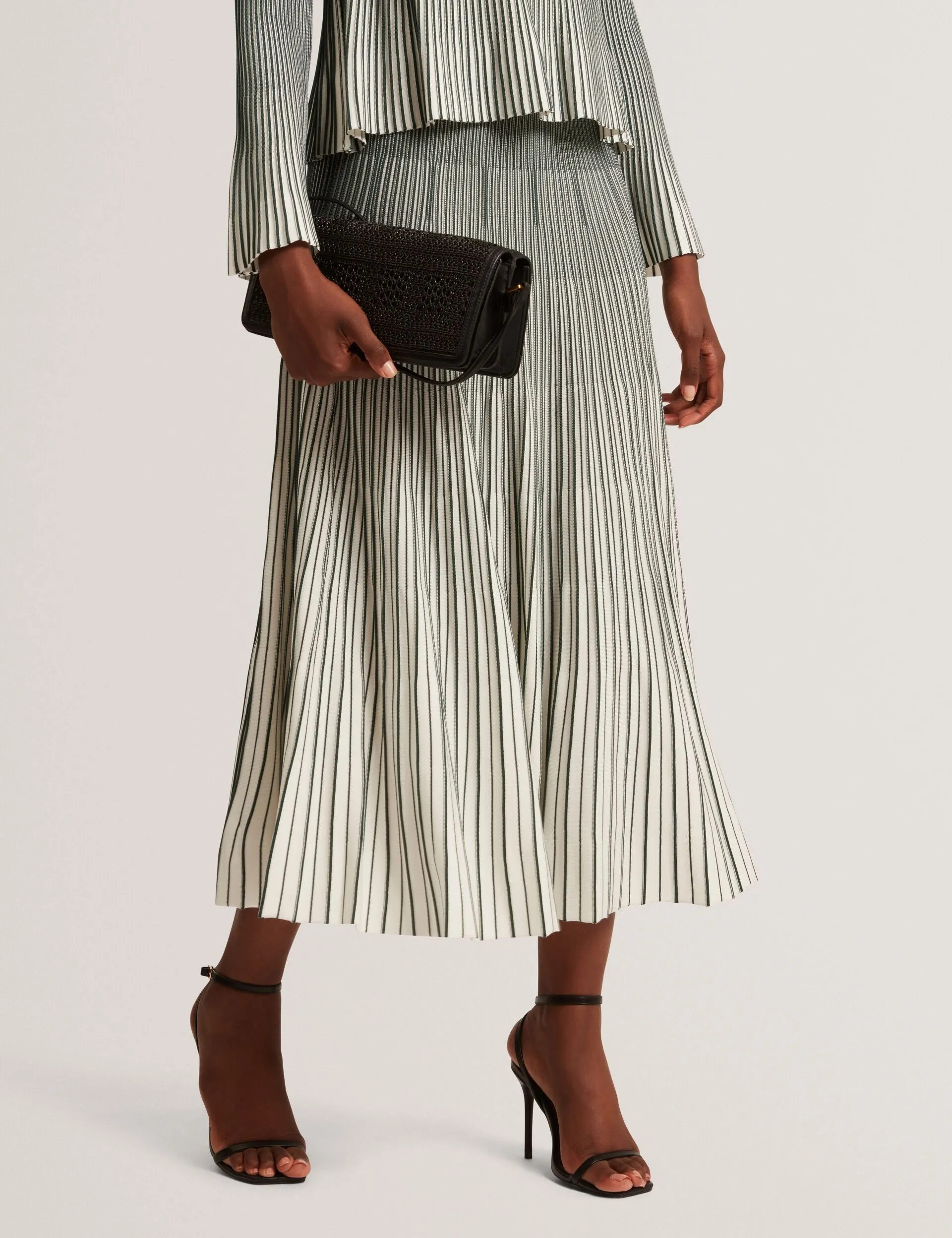 Minimal Vibe Cozy Vibe JENAVIA | DK-GREEN