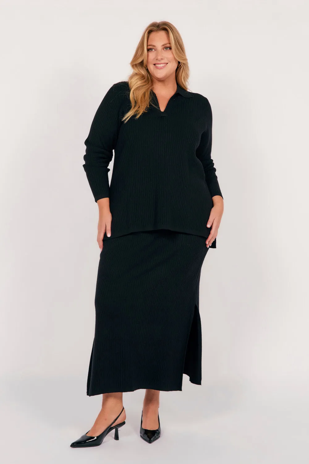 Figure Flattering Clean Mood Knitted Skirt in Black