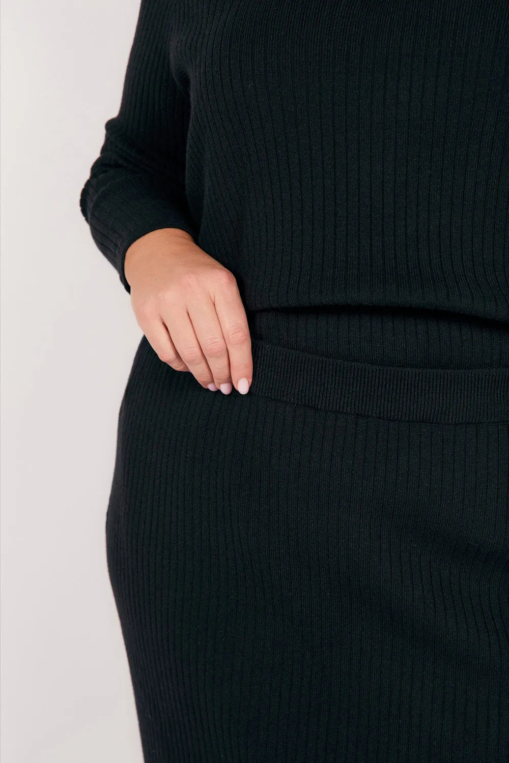 Cozy Finish Knitted Skirt in Black