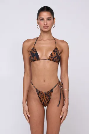 Kyle Bikini Top in Bond poolside fashion No Ride Up Design