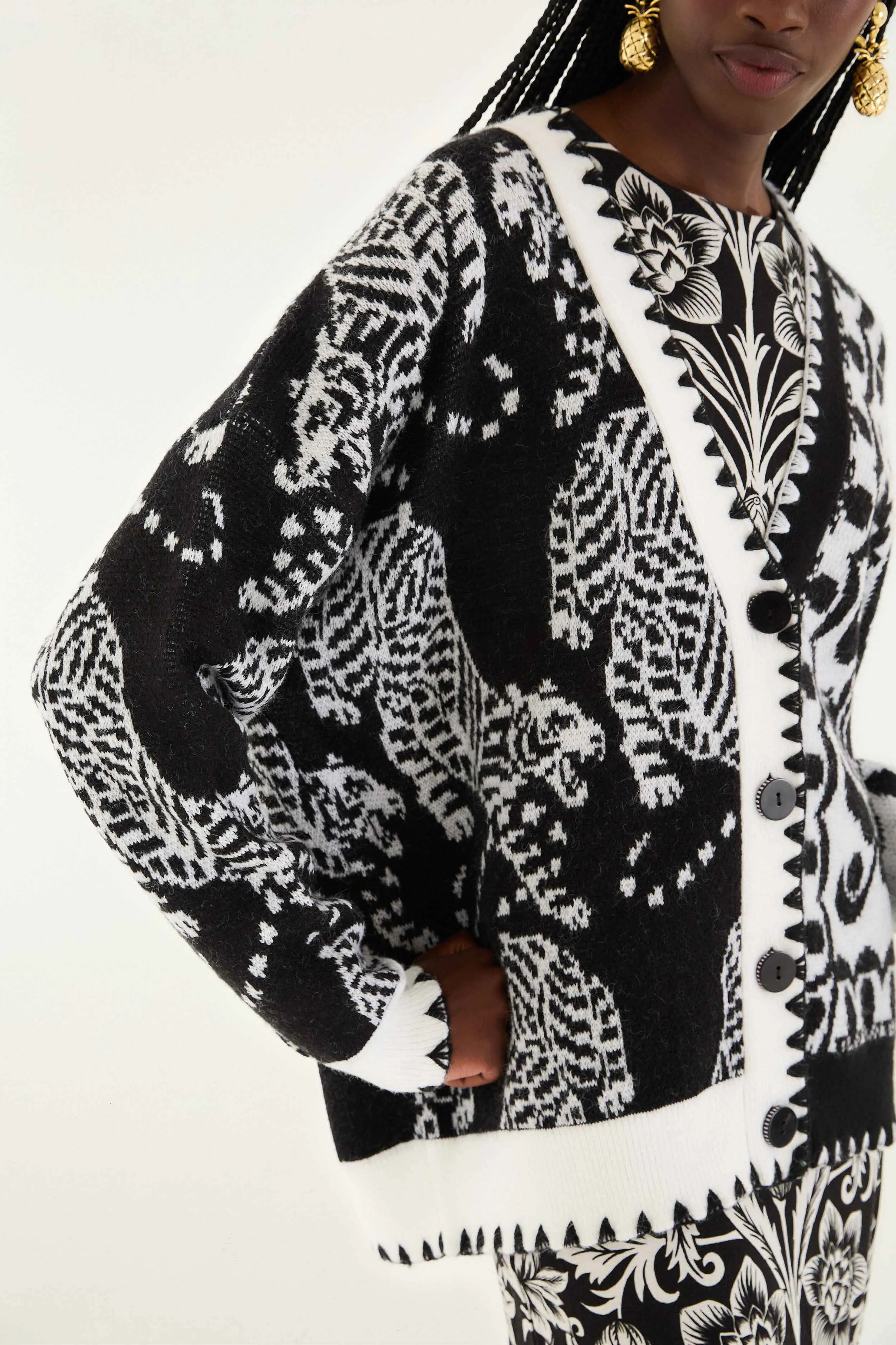 Black & White Mixed Striped Tigers Buttoned Knit Cardigan Minimalist Button Placket