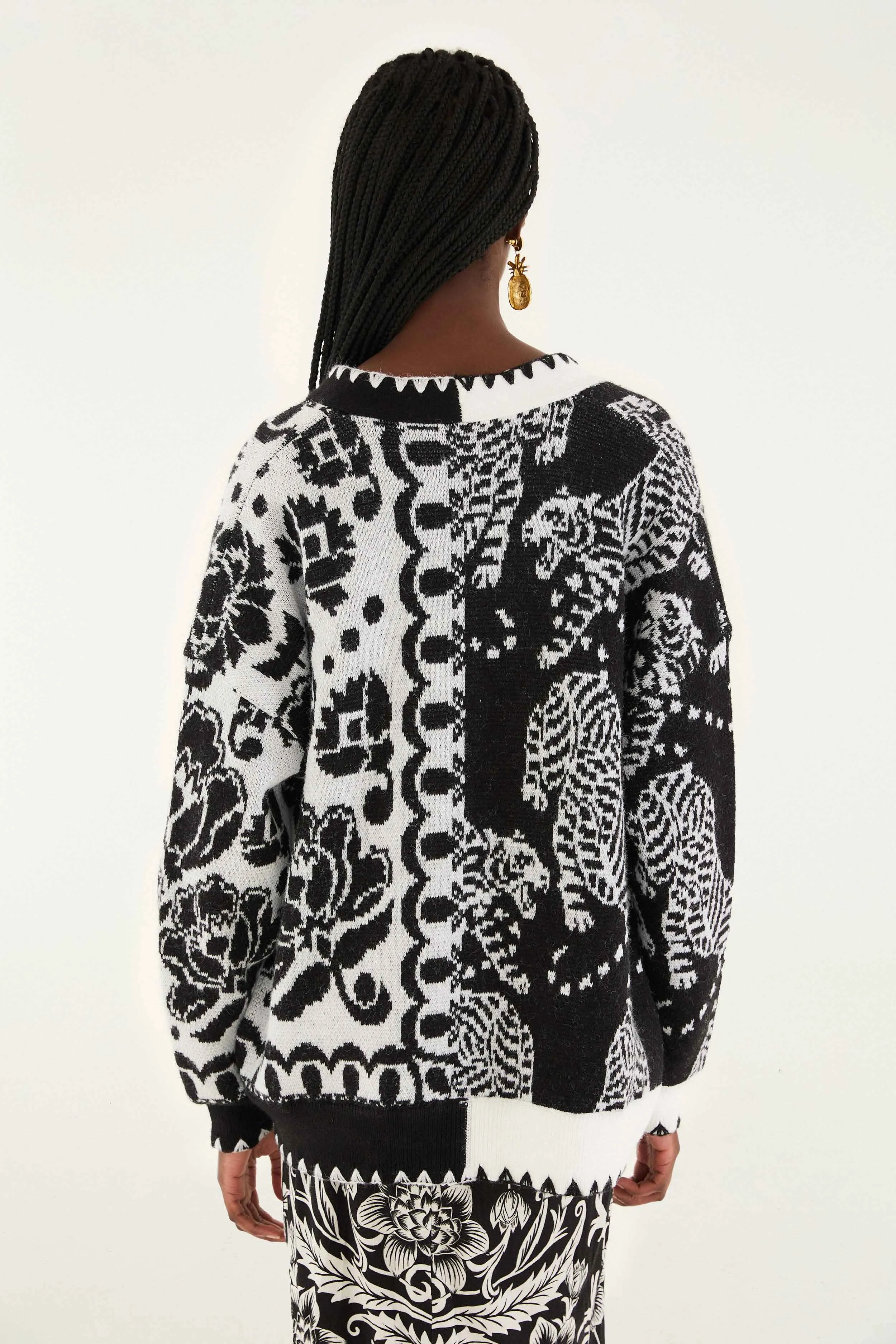 Chic Look Reinforced Seams Black & White Mixed Striped Tigers Buttoned Knit Cardigan