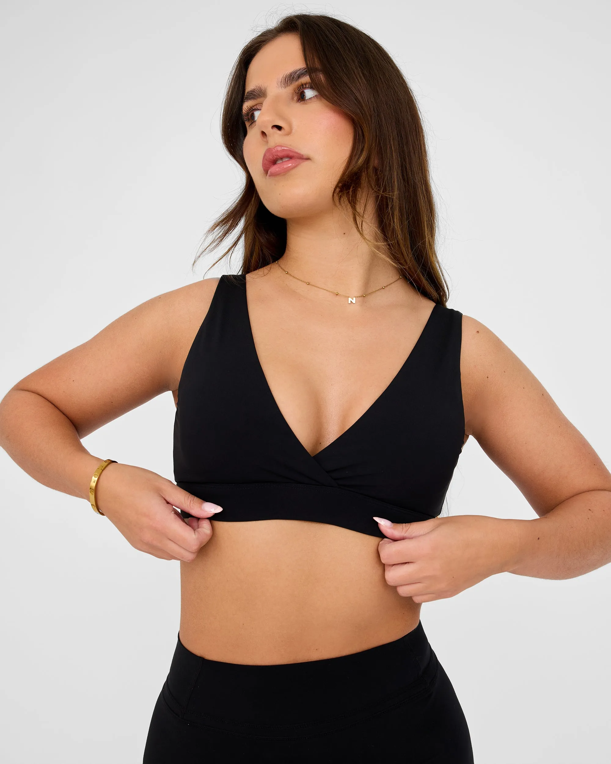Legacy Ultimate V-Neck Sports Bra Relaxed fit seams Activewear