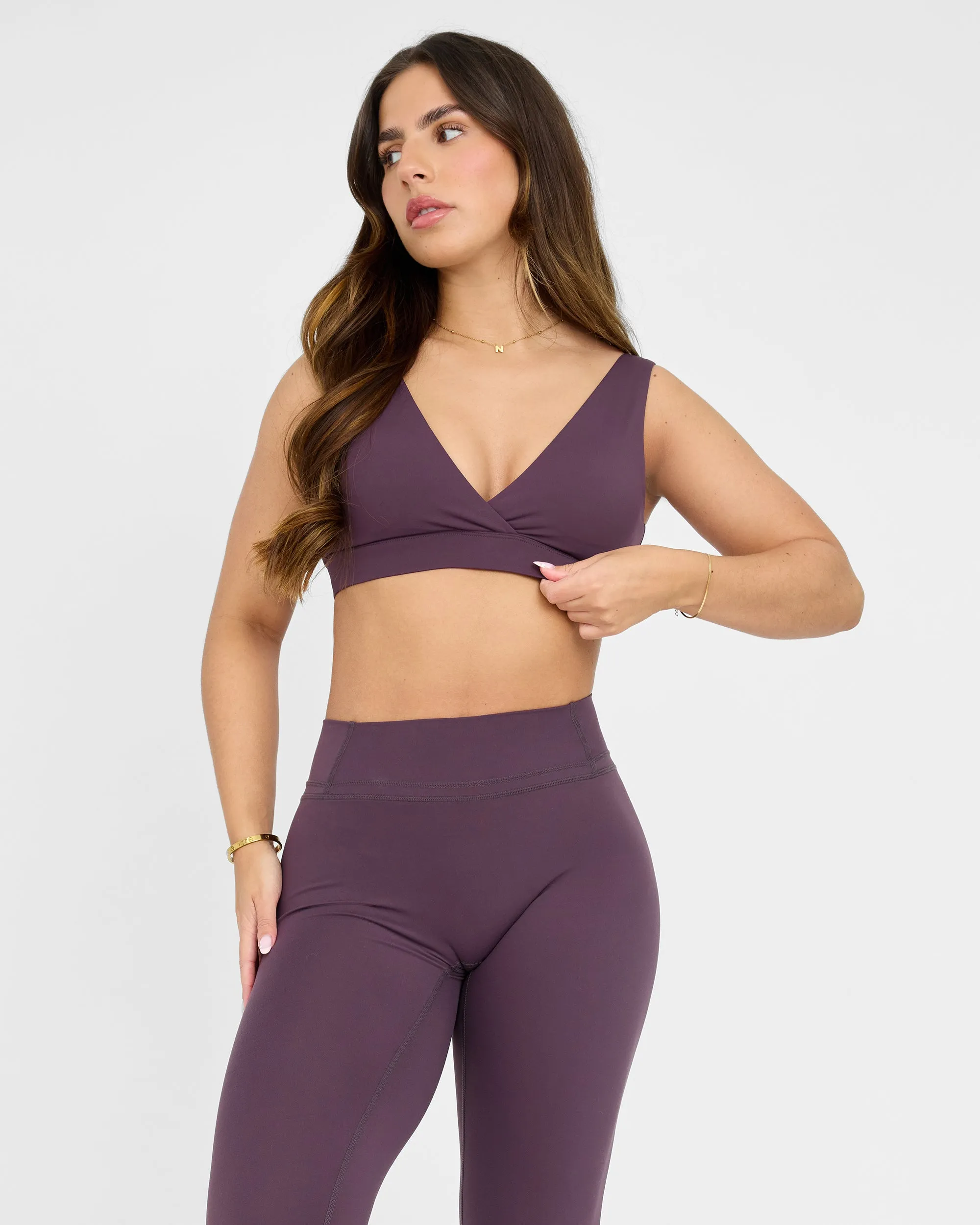 thermal fabric Lightweight Fit Legacy Ultimate V-Neck Sports Bra