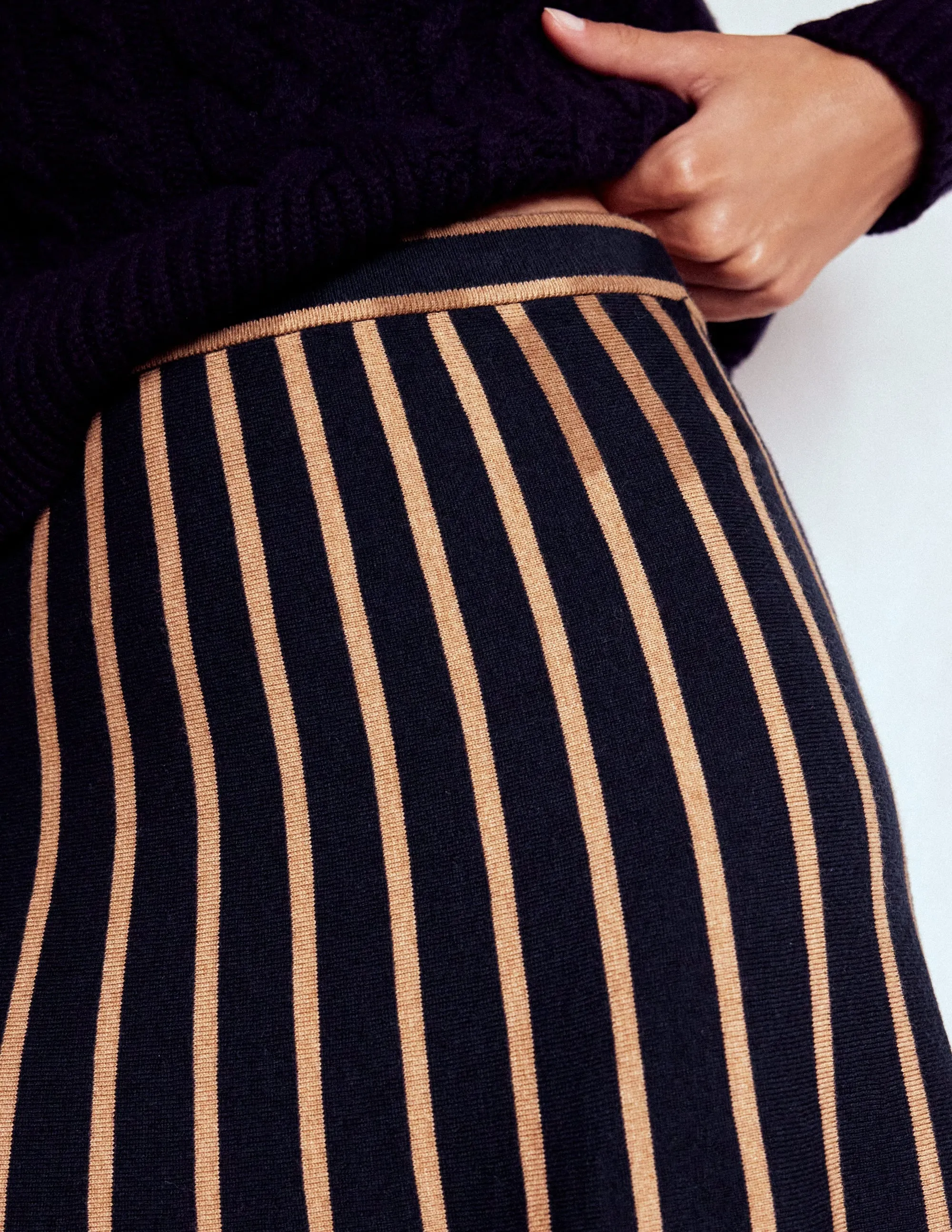 Outfit Mood Liz Knitted Midi Skirt-Navy and Camel Stripe