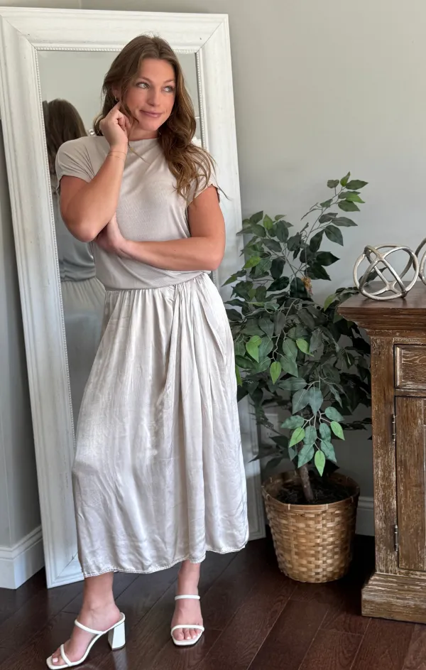 Siobhan Twist Front Midi NonSlipClosure Casual Lines