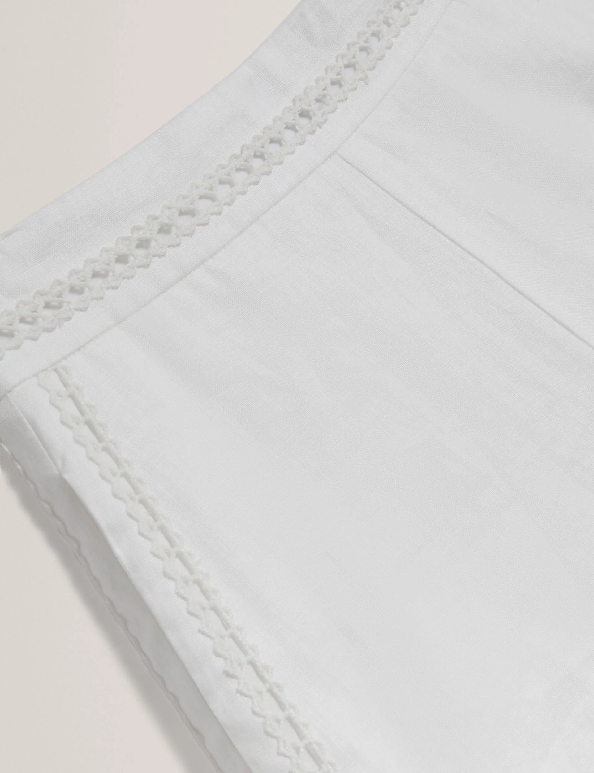 Sporty Style Crystal Soul BUCCIA | WHITE