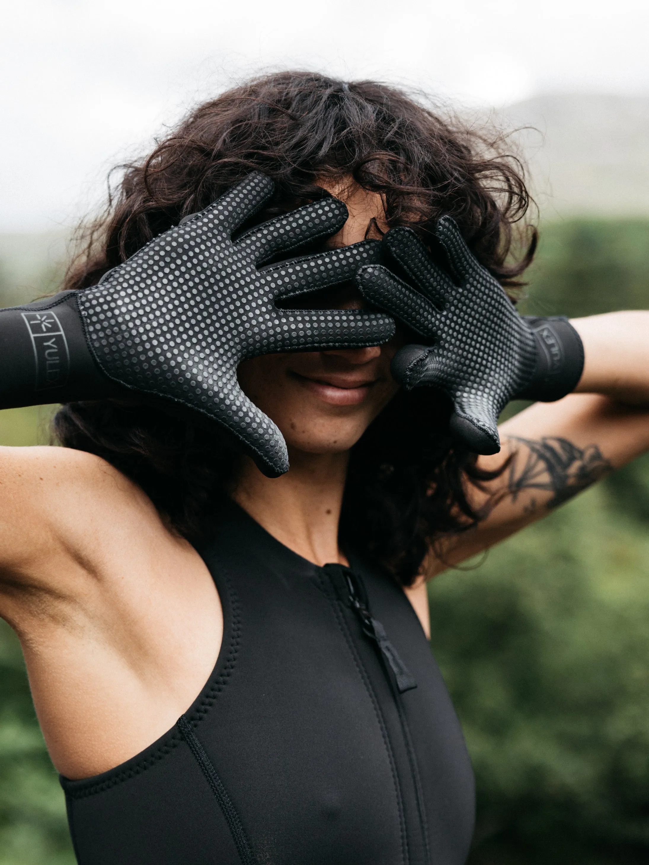 Nieuwland 2mm Yulex? Gloves Breathable mesh lining Adjustable Hook Closure