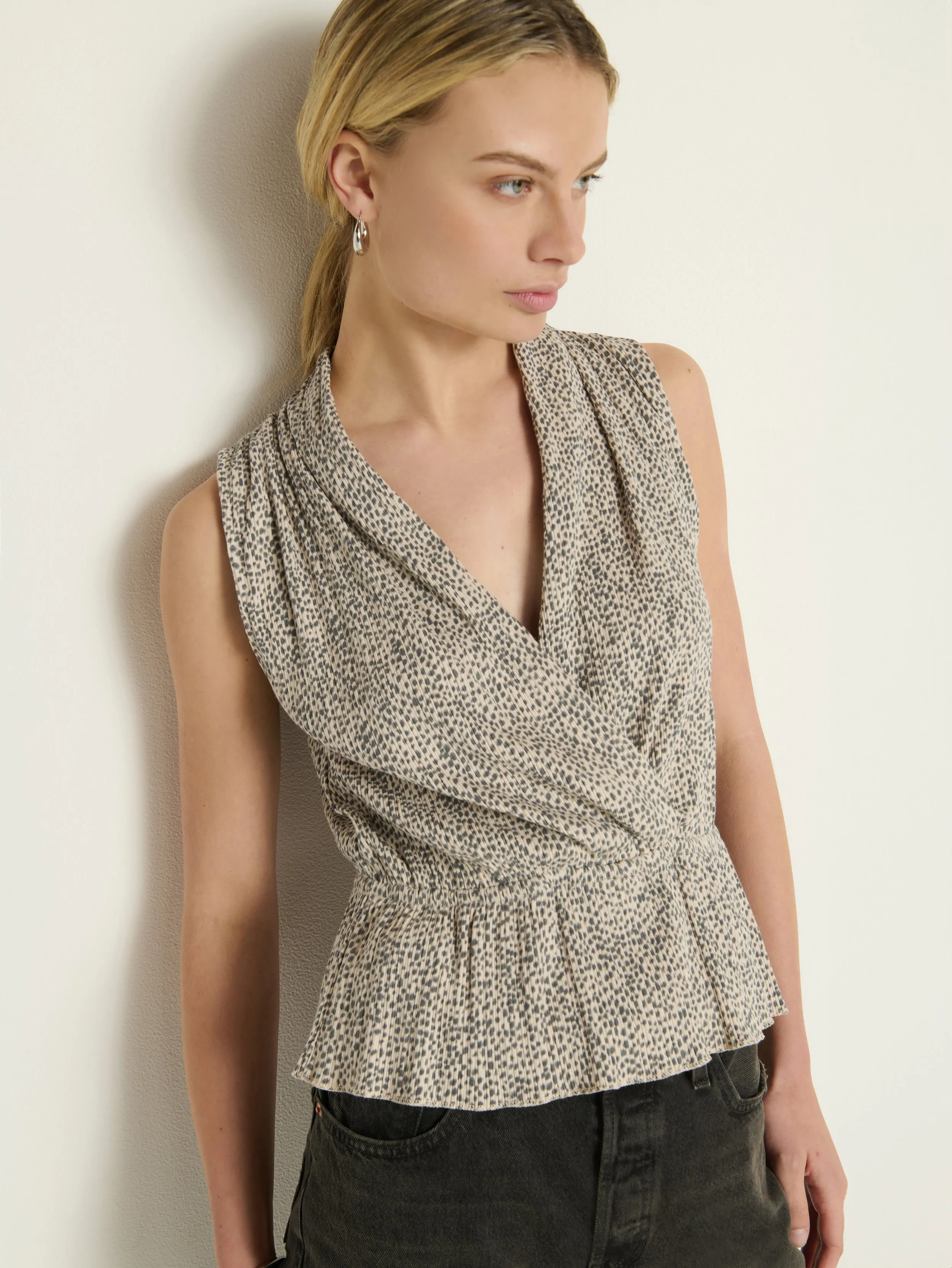 Relaxed Comfort Look BreathableMeshLining Nina Wrap Front Top