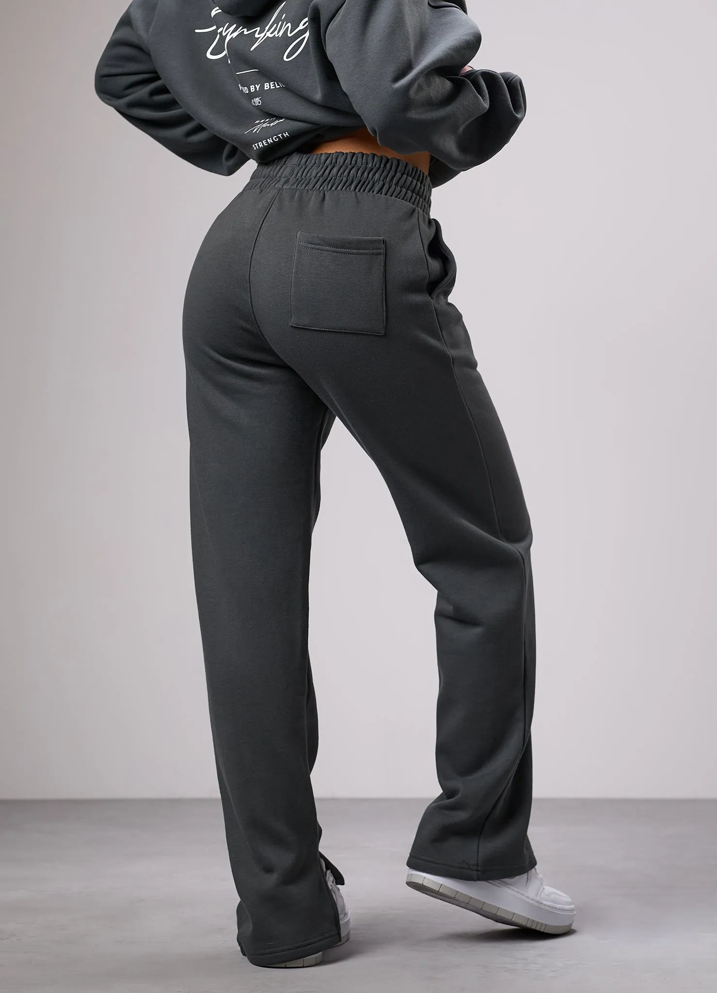 WindproofLayer Outdoor Adventure Gym King Reset Straight Leg Fleece Jogger - Green Smoke