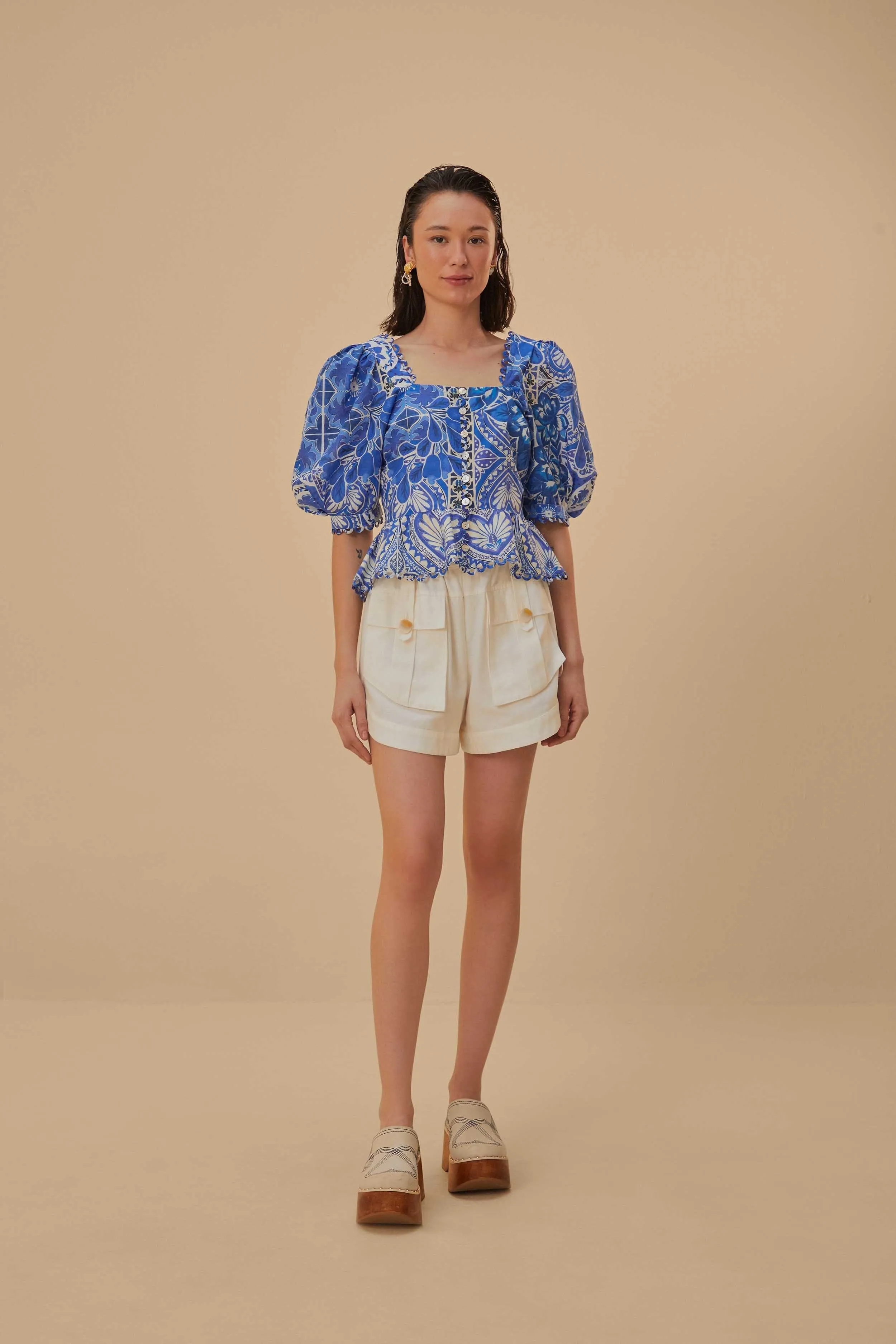 Off-White Cargo Pockets Shorts Sleek Comfort Wear