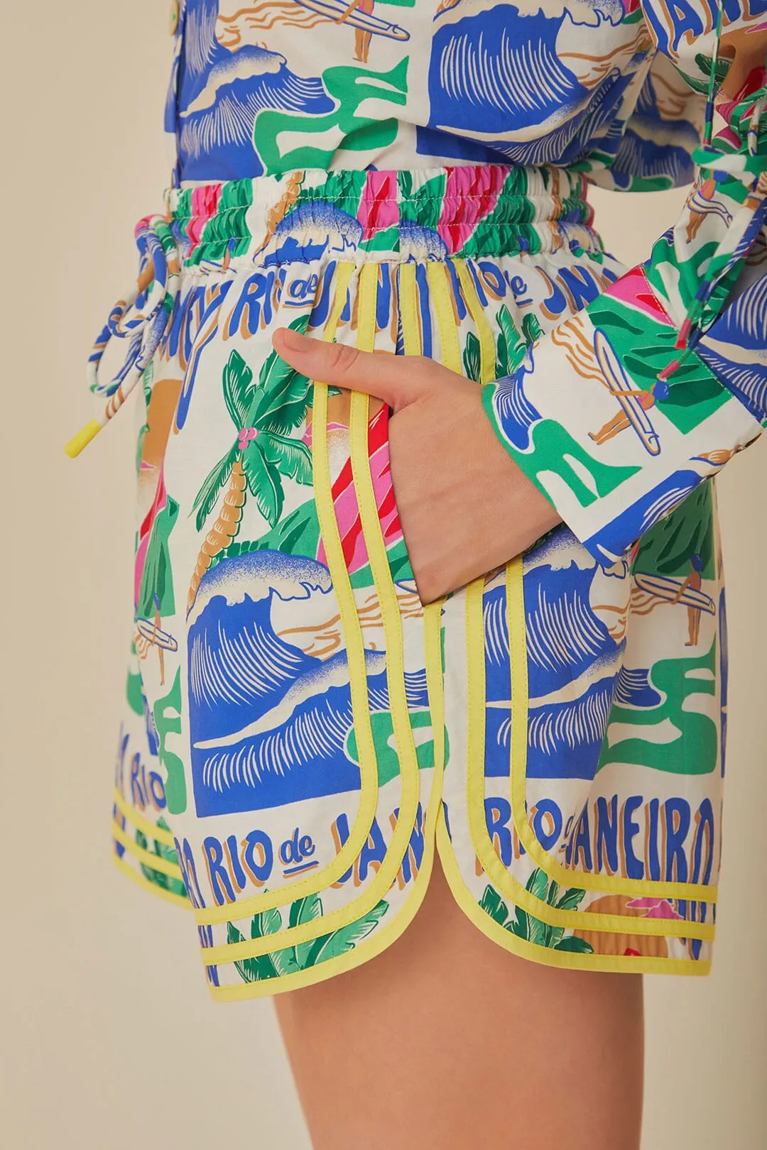 Off-White Carioca Posters Shorts Durable Hem Finishing