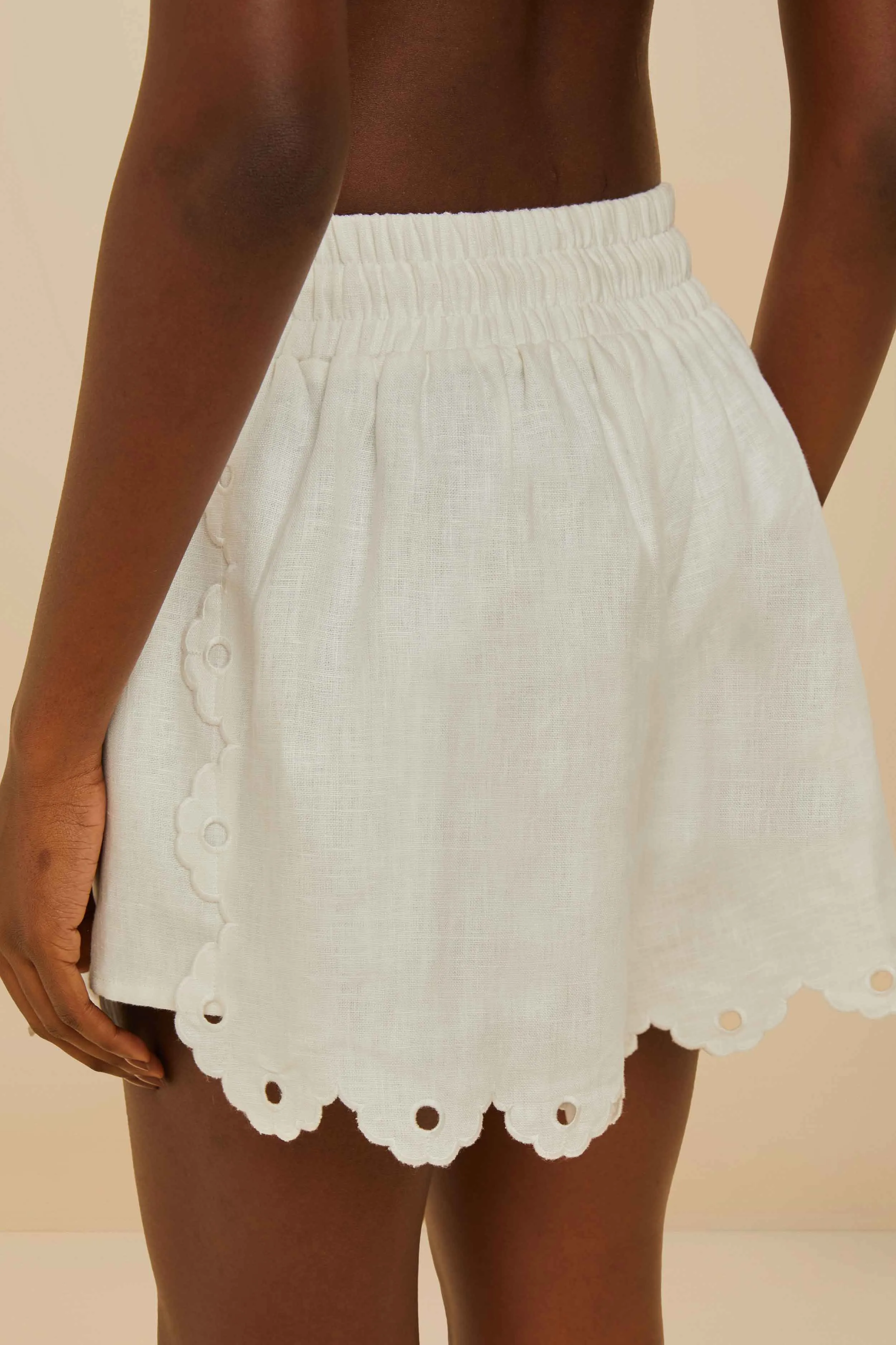 Sporty Comfort Coastal Style Off-White Flowers Richelieu Euroflax? Premium Linen Shorts