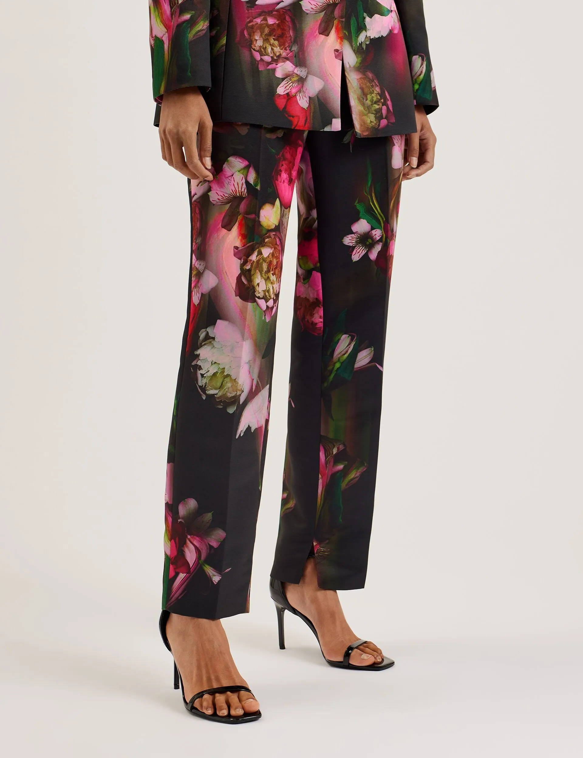 OKUNIT | BLACK Warm Fashion