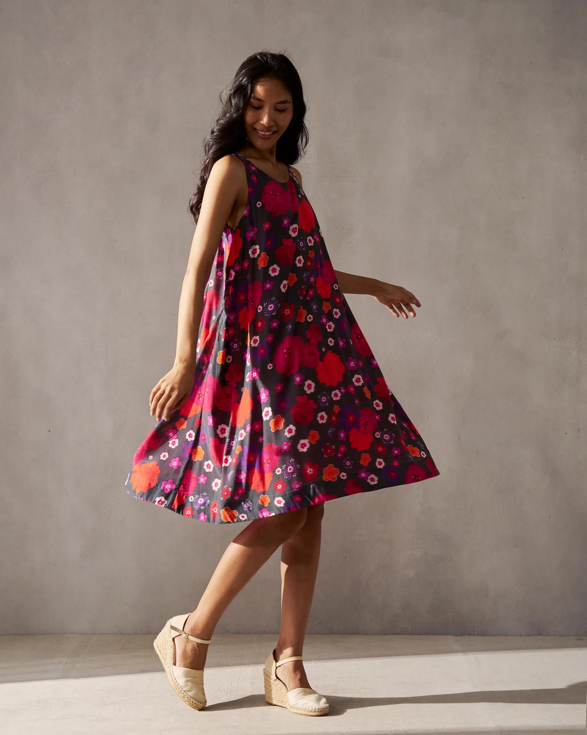 Fitted Design Swing Strappy Dress - Multi Color